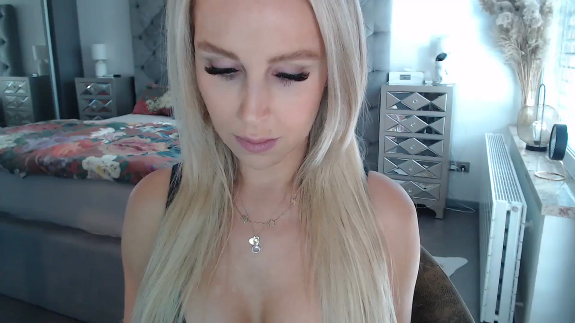 Gallery image thumbnail from CocoMia's myfreecams stream on, 09/06/2023, 12:03 image 5 of 20