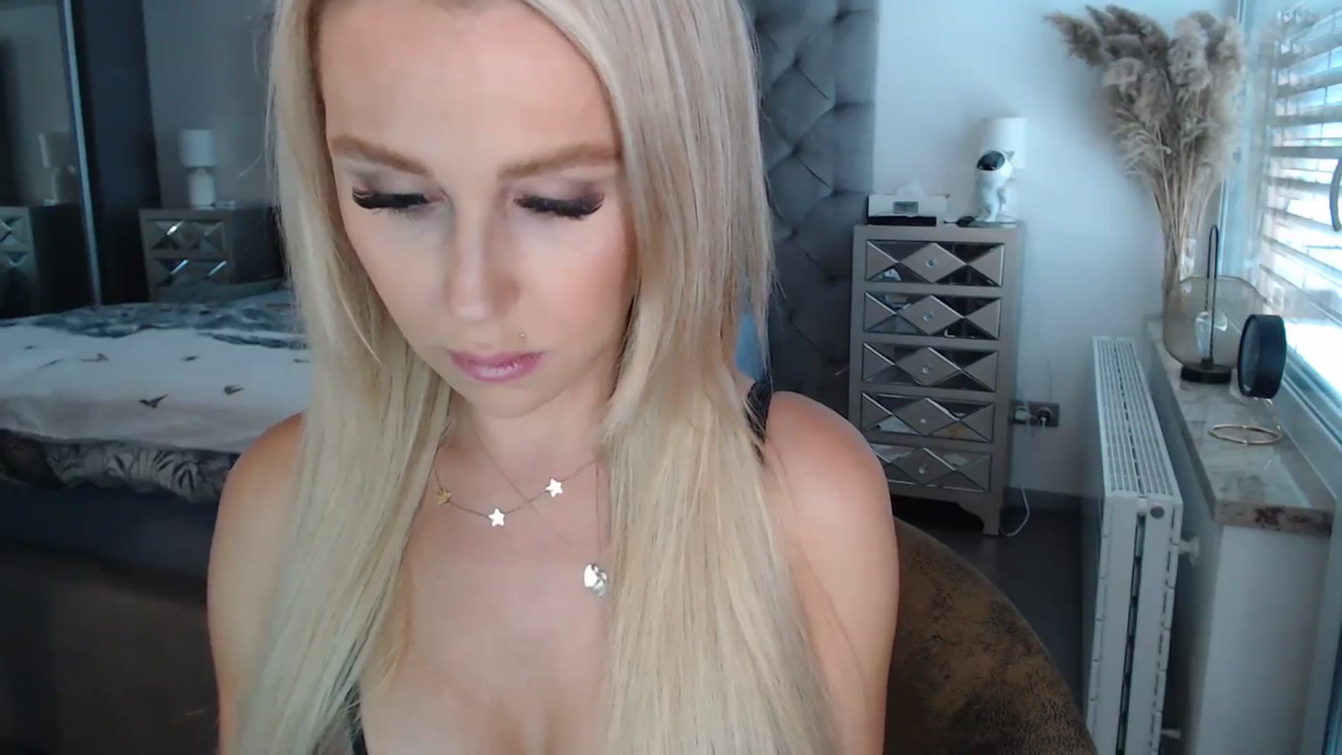 Gallery image thumbnail from CocoMia's myfreecams stream on, 09/18/2023, 11:58 image 4 of 20