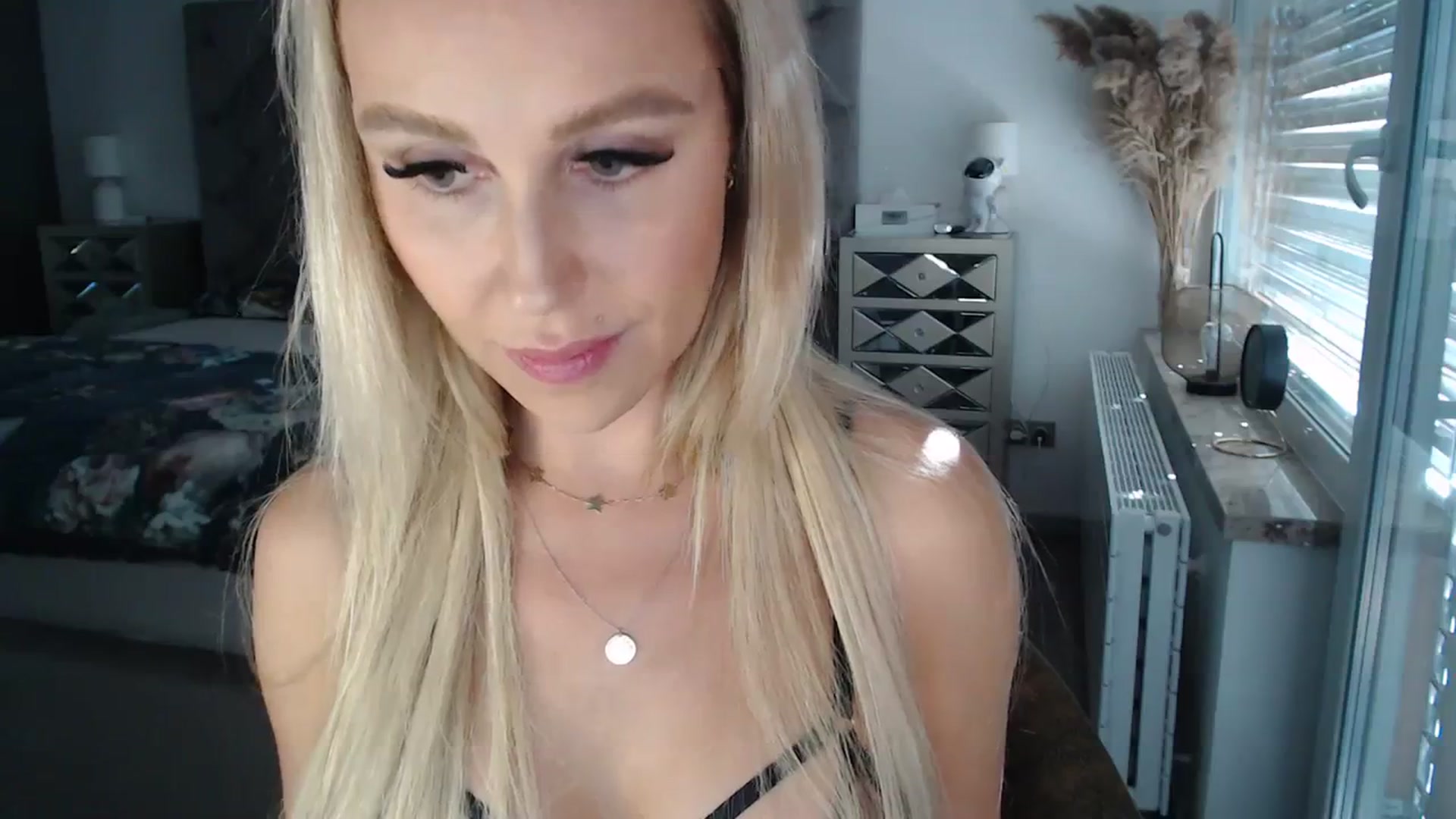 Gallery image thumbnail from CocoMia's myfreecams stream on, 09/29/2023, 12:44 image 10 of 20