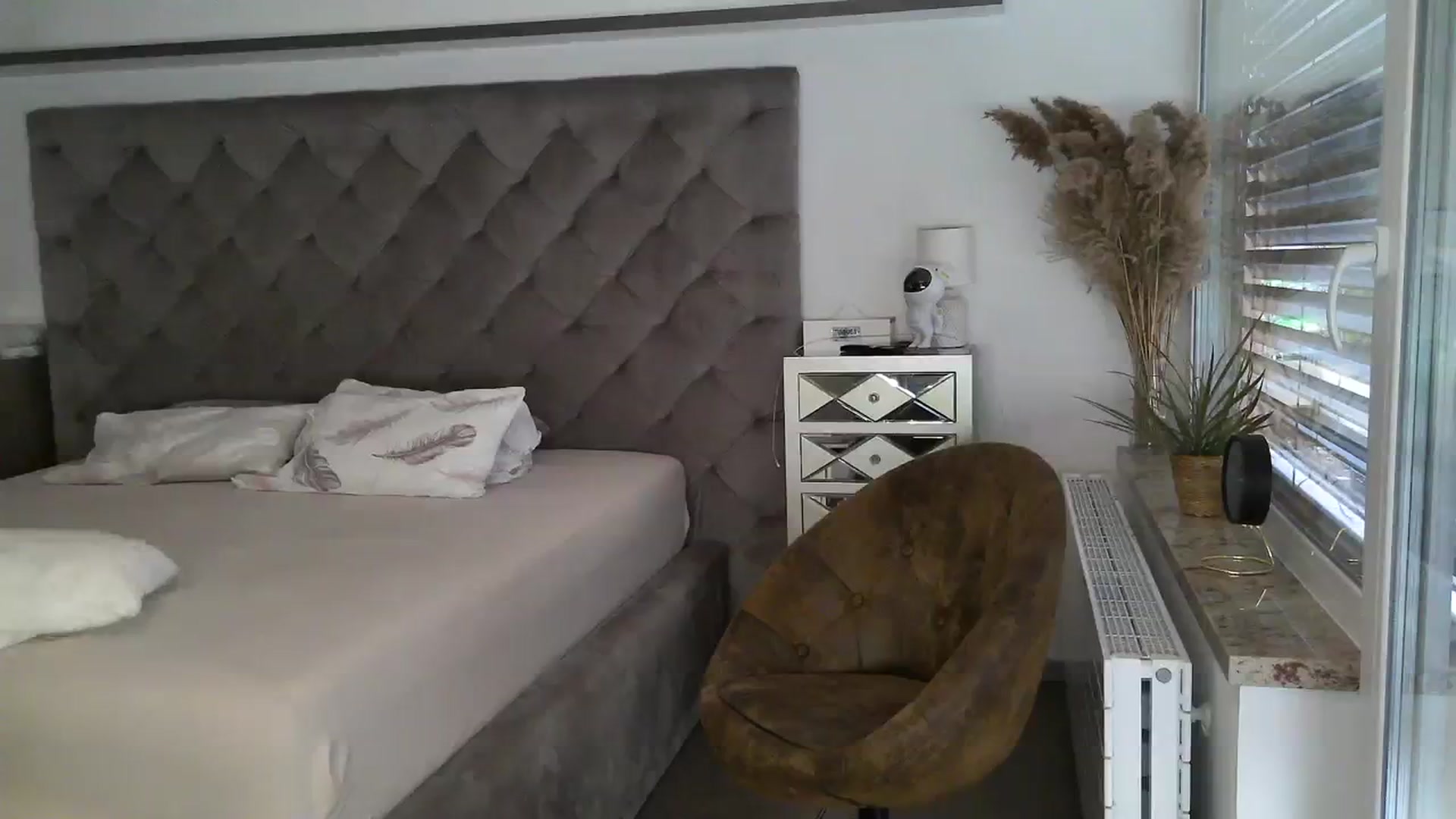 Gallery image thumbnail from CocoMia's myfreecams stream on, 11/15/2023, 13:41 image 7 of 20