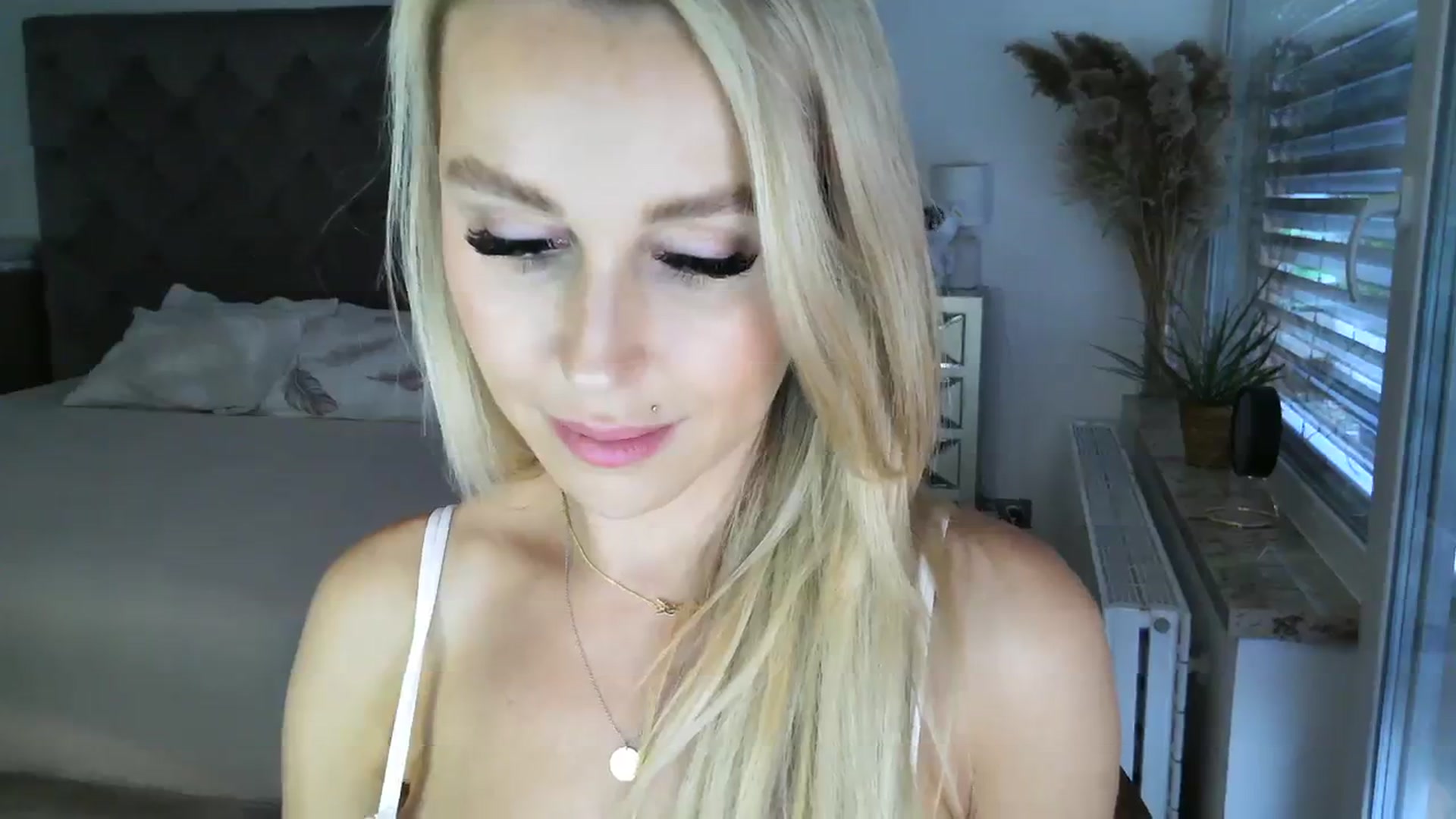 Gallery image thumbnail from CocoMia's myfreecams stream on, 11/15/2023, 13:41 image 15 of 20