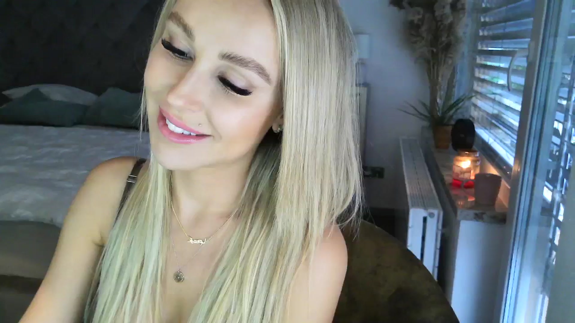 Gallery image thumbnail from CocoMia's myfreecams stream on, 11/20/2023, 09:37 image 5 of 20