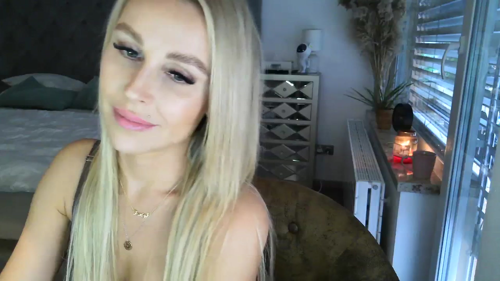 Gallery image thumbnail from CocoMia's myfreecams stream on, 11/20/2023, 09:37 image 12 of 20