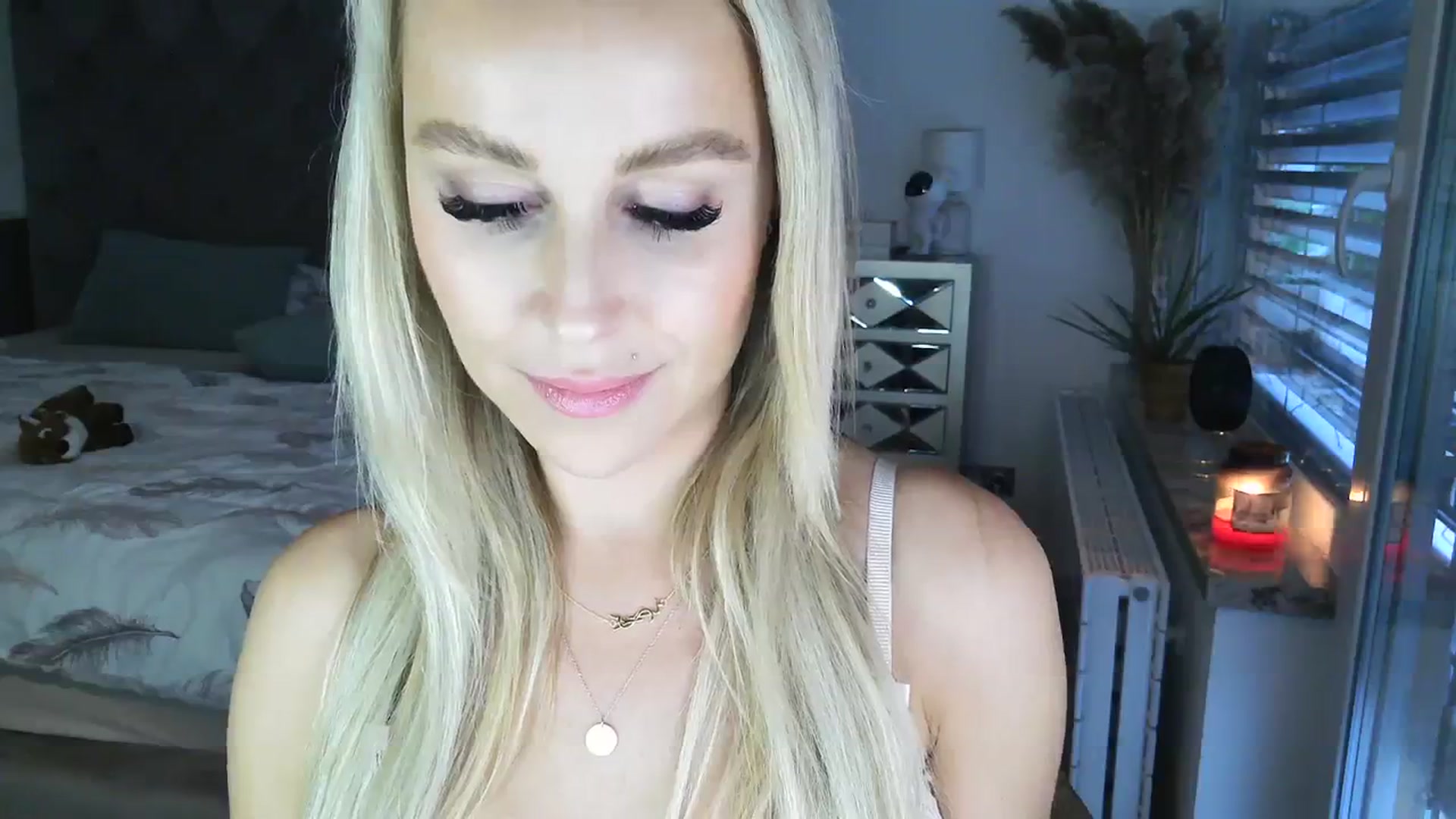 Gallery image thumbnail from CocoMia's myfreecams stream on, 11/22/2023, 13:40 image 10 of 20