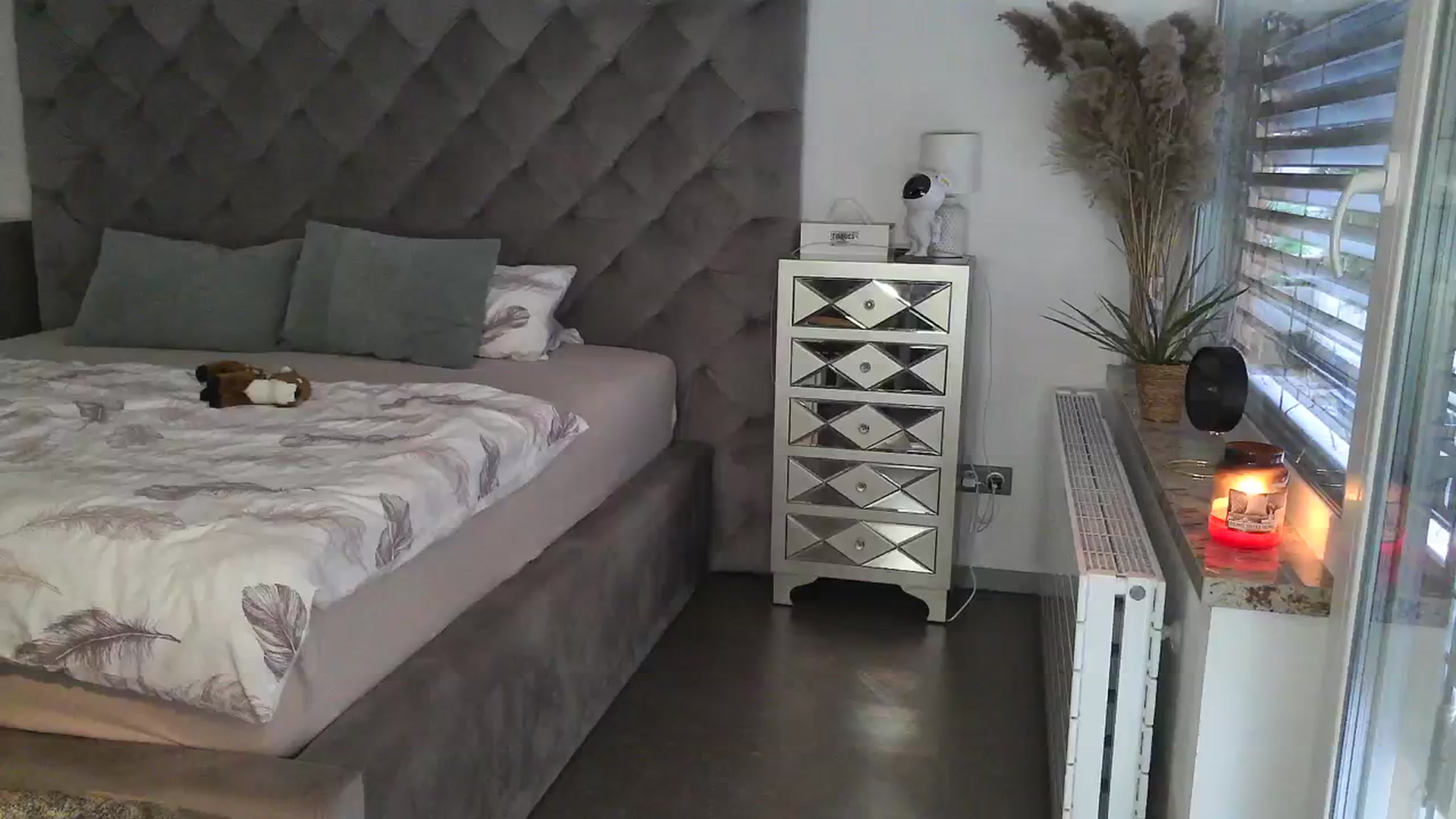 Gallery image thumbnail from CocoMia's myfreecams stream on, 11/22/2023, 13:40 image 6 of 20