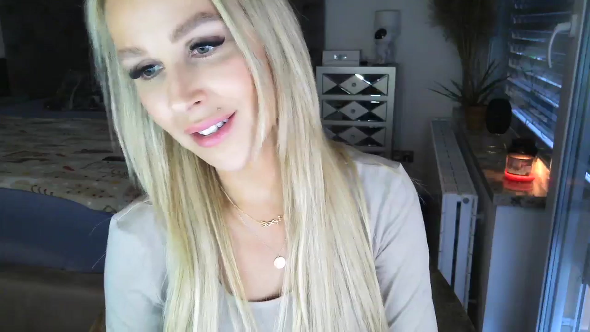 Gallery image thumbnail from CocoMia's myfreecams stream on, 11/27/2023, 13:39 image 4 of 20