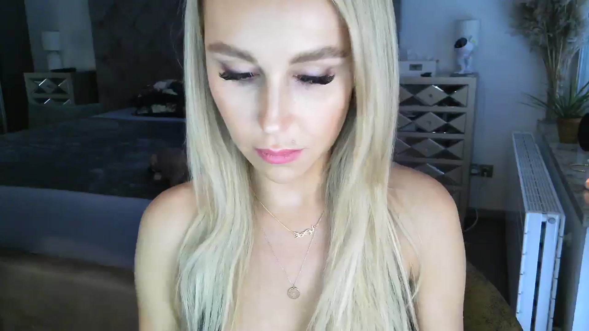 Gallery image thumbnail from CocoMia's myfreecams stream on, 12/06/2023, 09:14 image 12 of 20