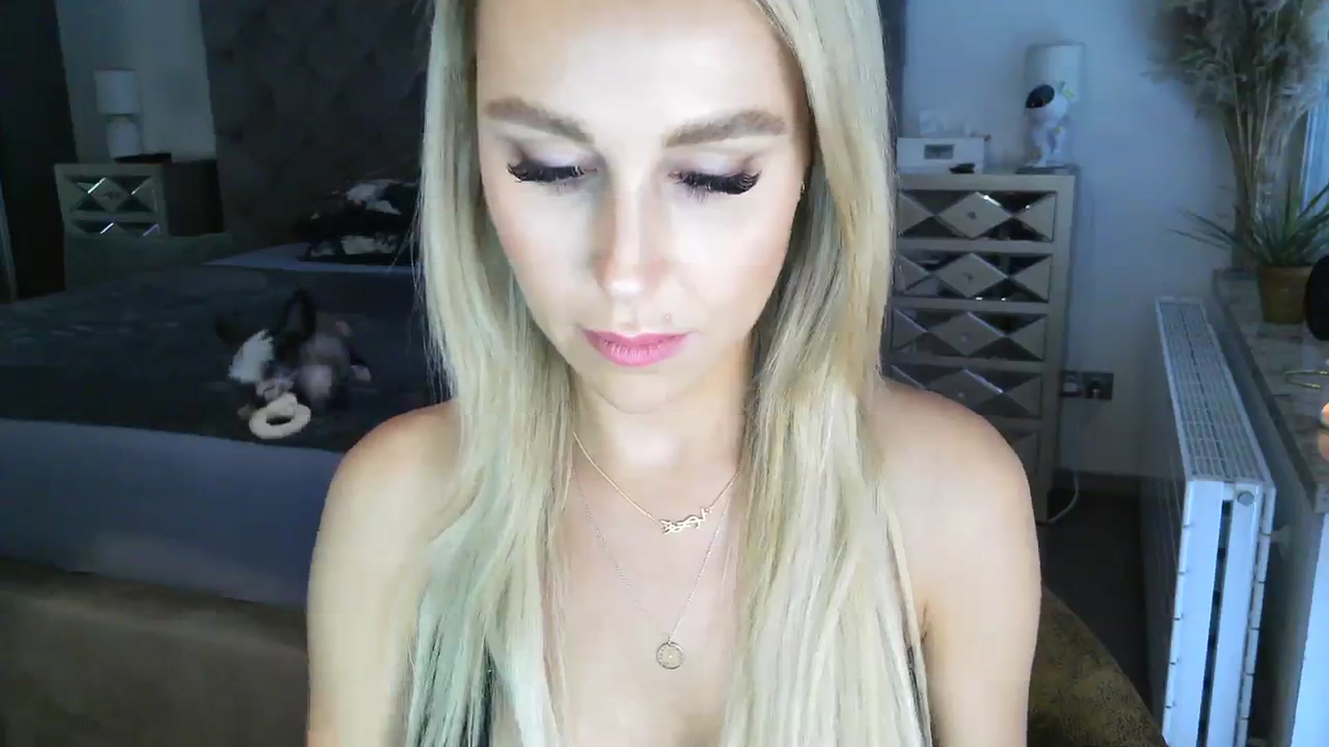 Gallery image thumbnail from CocoMia's myfreecams stream on, 12/06/2023, 09:14 image 9 of 20
