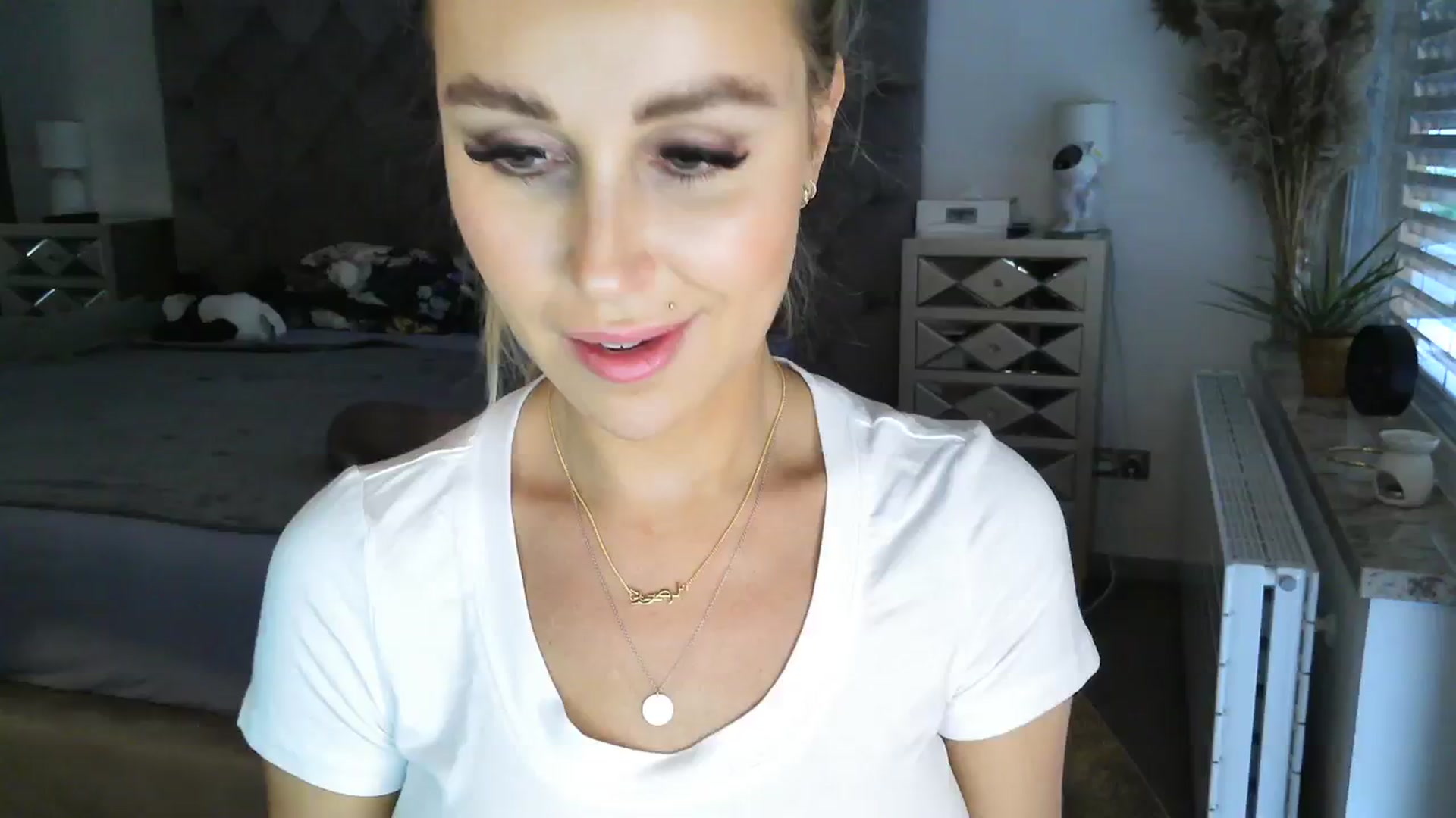 Gallery image thumbnail from CocoMia's myfreecams stream on, 12/08/2023, 09:39 image 12 of 20