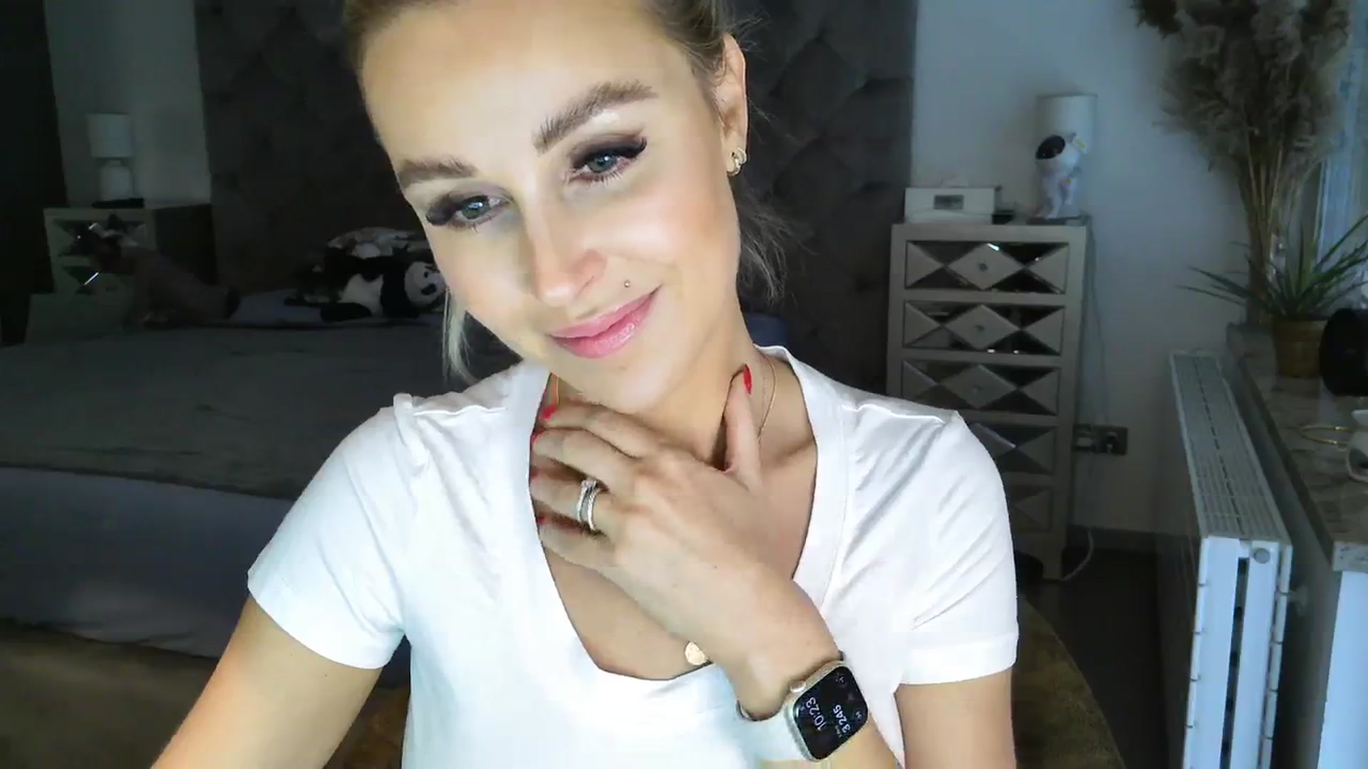Gallery image thumbnail from CocoMia's myfreecams stream on, 12/08/2023, 09:39 image 5 of 20