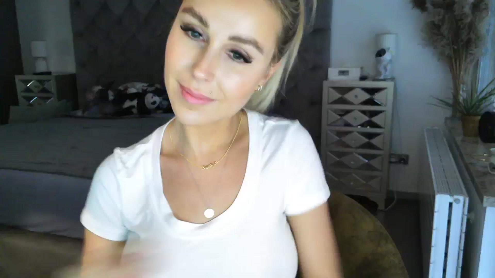 Gallery image thumbnail from CocoMia's myfreecams stream on, 12/08/2023, 09:39 image 4 of 20