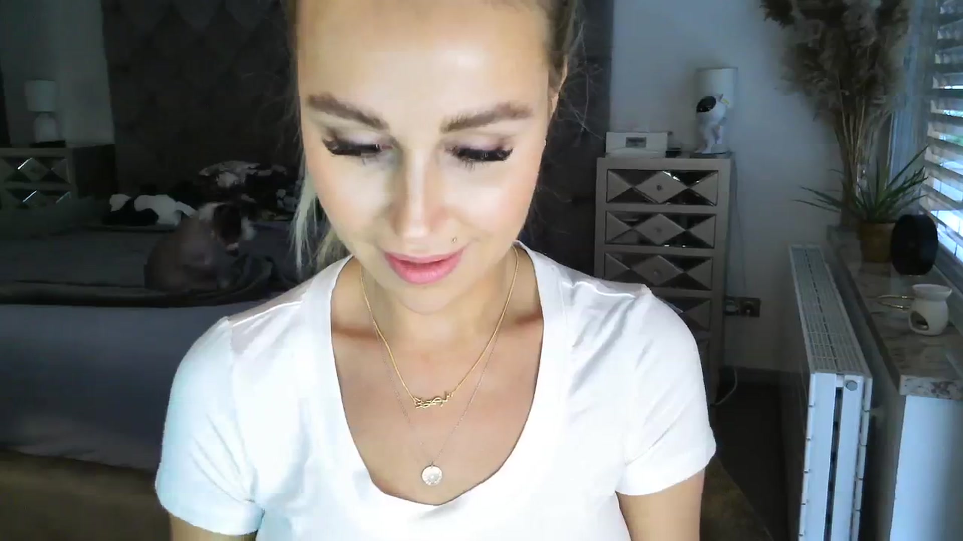 Gallery image thumbnail from CocoMia's myfreecams stream on, 12/08/2023, 09:39 image 13 of 20