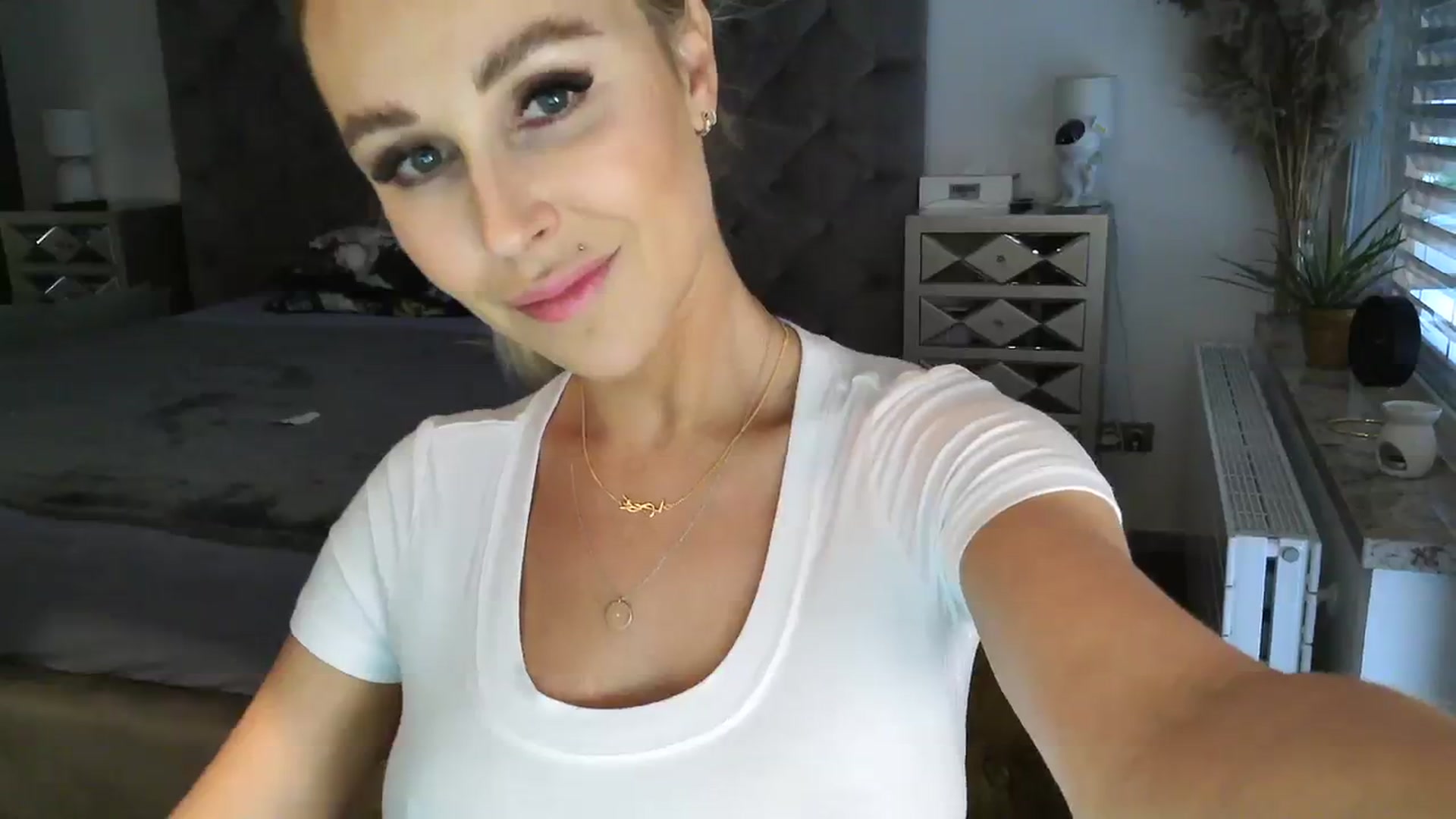 Gallery image thumbnail from CocoMia's myfreecams stream on, 12/08/2023, 13:39 image 2 of 20
