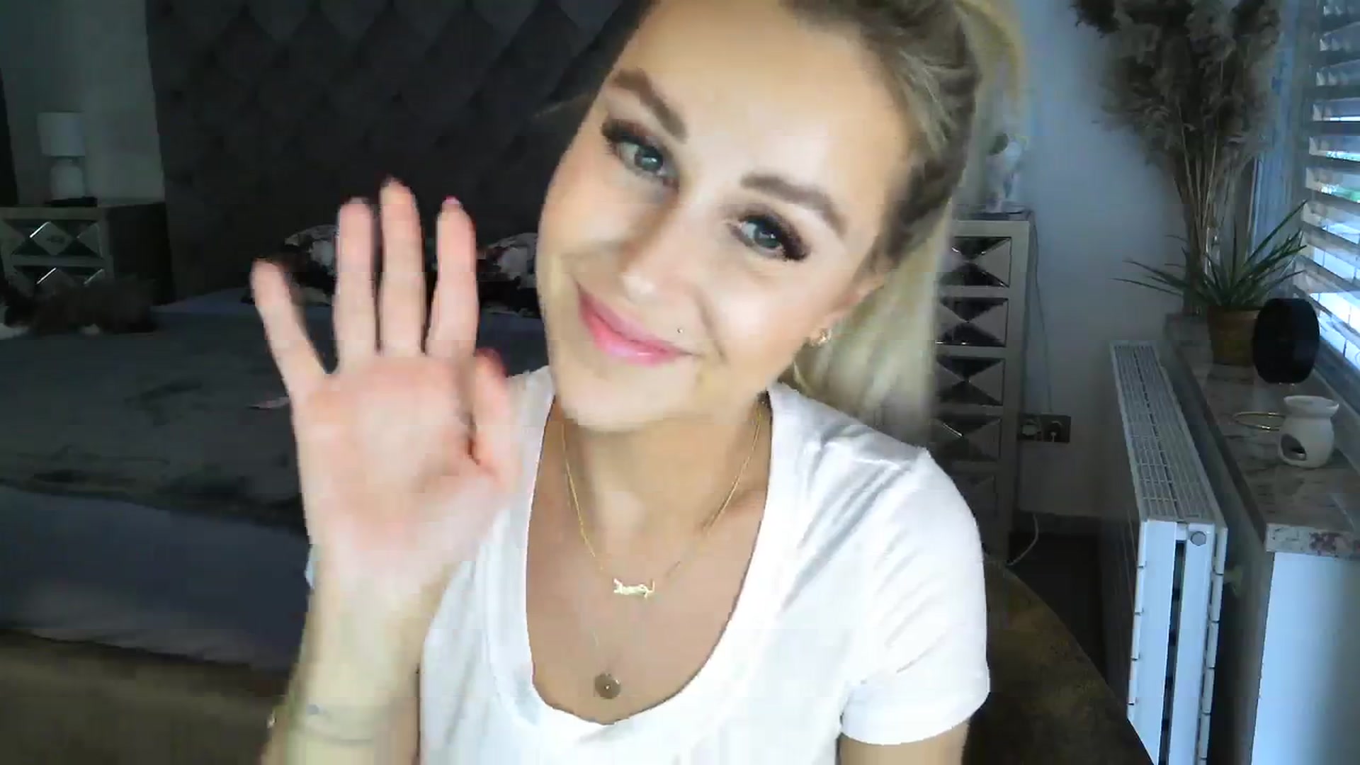 Gallery image thumbnail from CocoMia's myfreecams stream on, 12/08/2023, 13:39 image 4 of 20