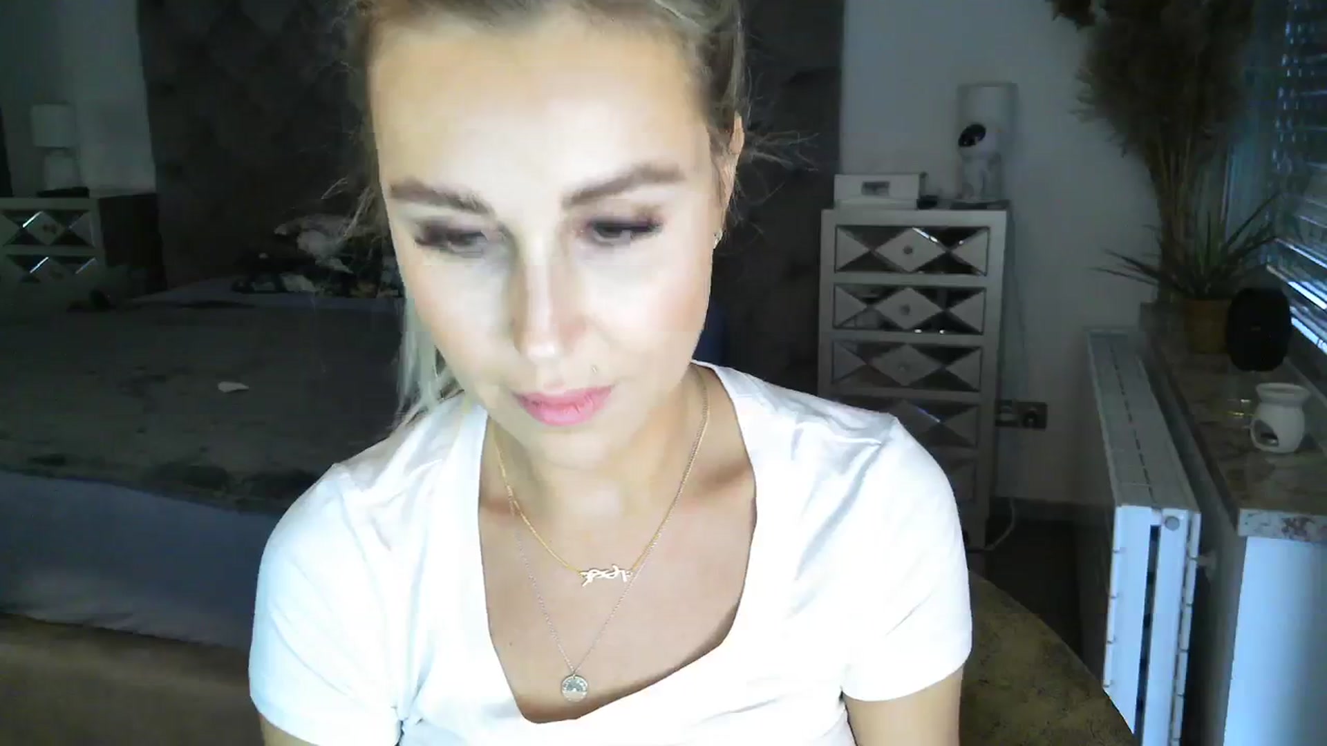Gallery image thumbnail from CocoMia's myfreecams stream on, 12/08/2023, 13:39 image 16 of 20