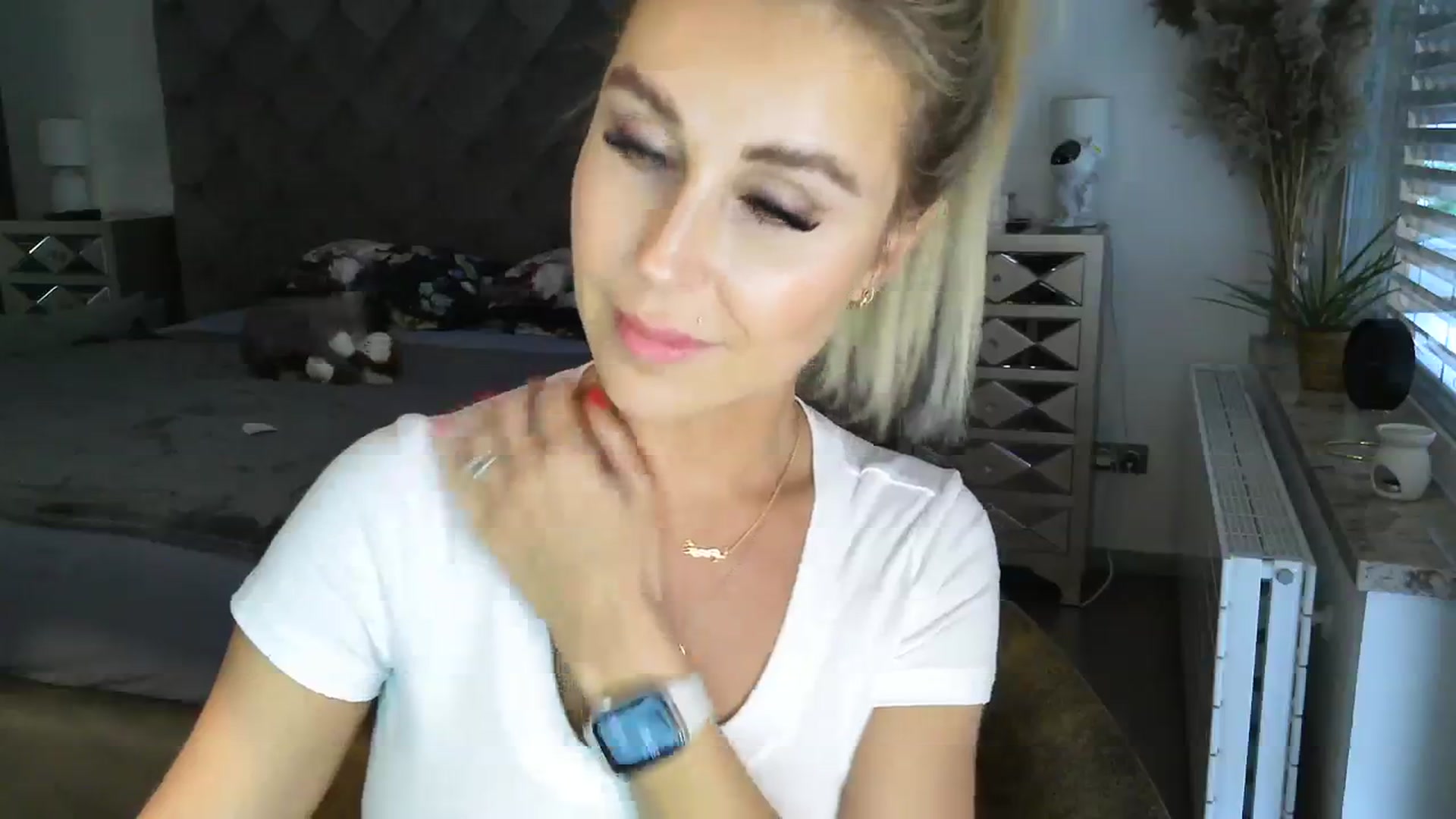 Gallery image thumbnail from CocoMia's myfreecams stream on, 12/08/2023, 13:39 image 5 of 20