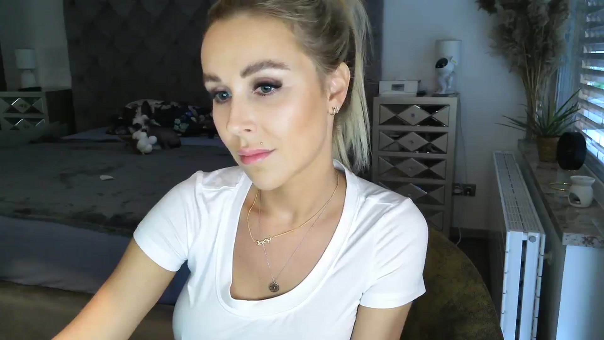 Gallery image thumbnail from CocoMia's myfreecams stream on, 12/08/2023, 13:39 image 6 of 20