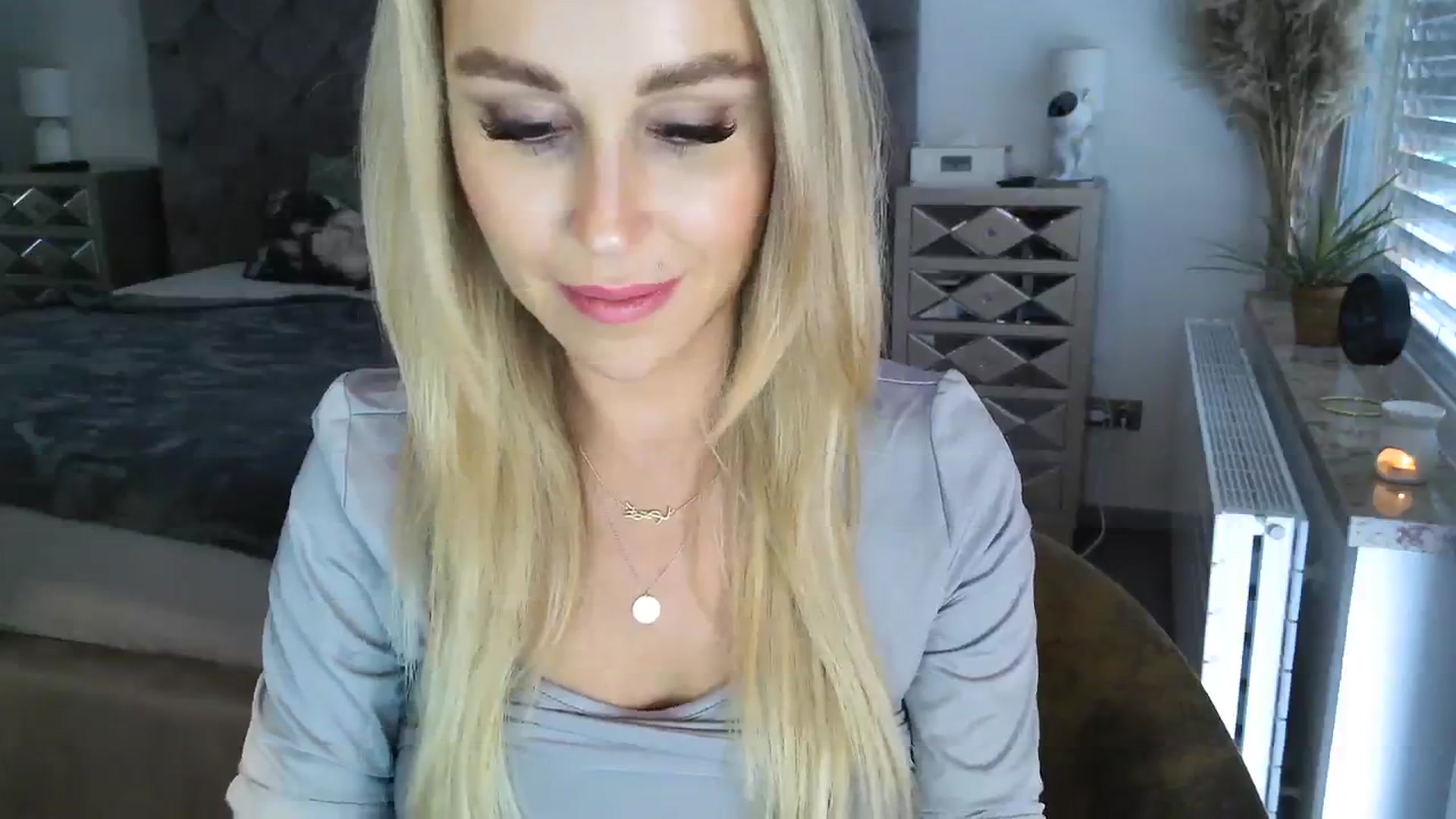 Gallery image thumbnail from CocoMia's myfreecams stream on, 12/11/2023, 09:38 image 17 of 20