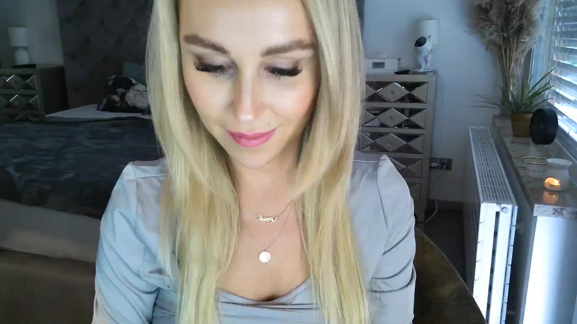 Gallery image thumbnail from CocoMia's myfreecams stream on, 12/11/2023, 09:38 image 16 of 20
