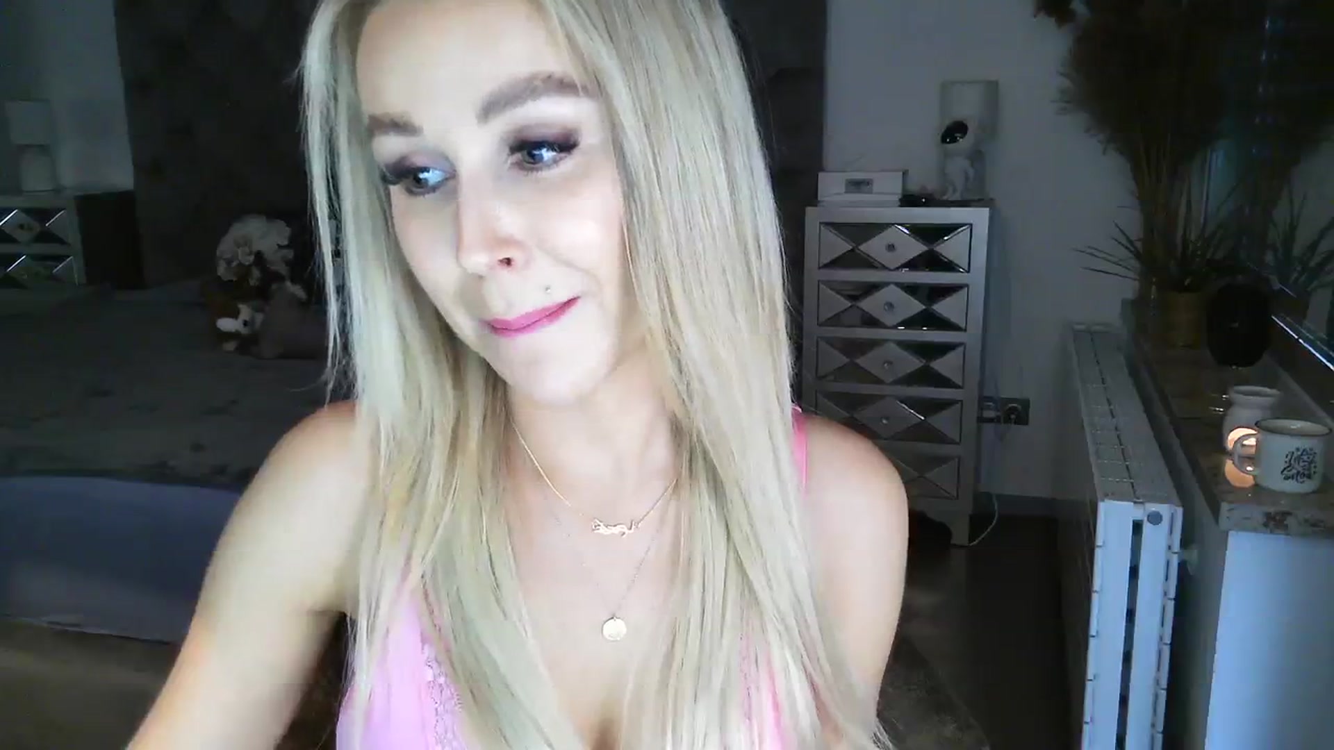 Gallery image thumbnail from CocoMia's myfreecams stream on, 12/13/2023, 08:46 image 4 of 20