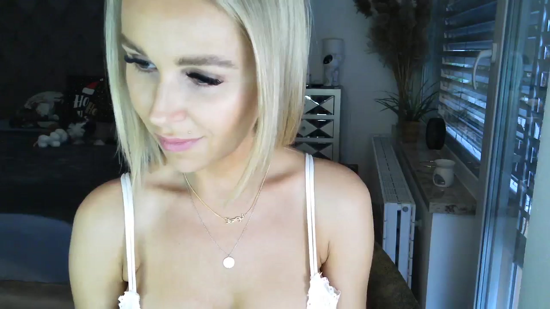 Gallery image thumbnail from CocoMia's myfreecams stream on, 12/20/2023, 09:24 image 8 of 20