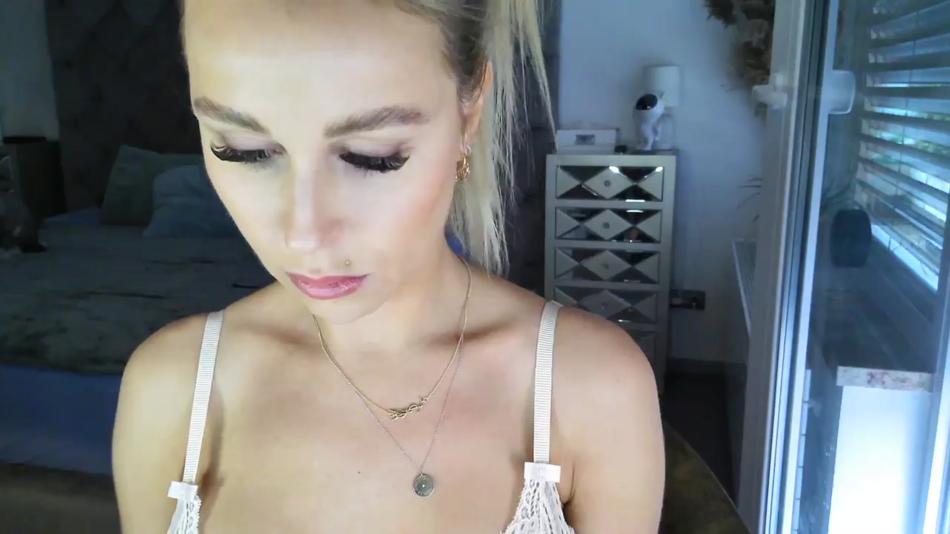 Gallery image thumbnail from CocoMia's myfreecams stream on, 01/03/2024, 09:51 image 8 of 20