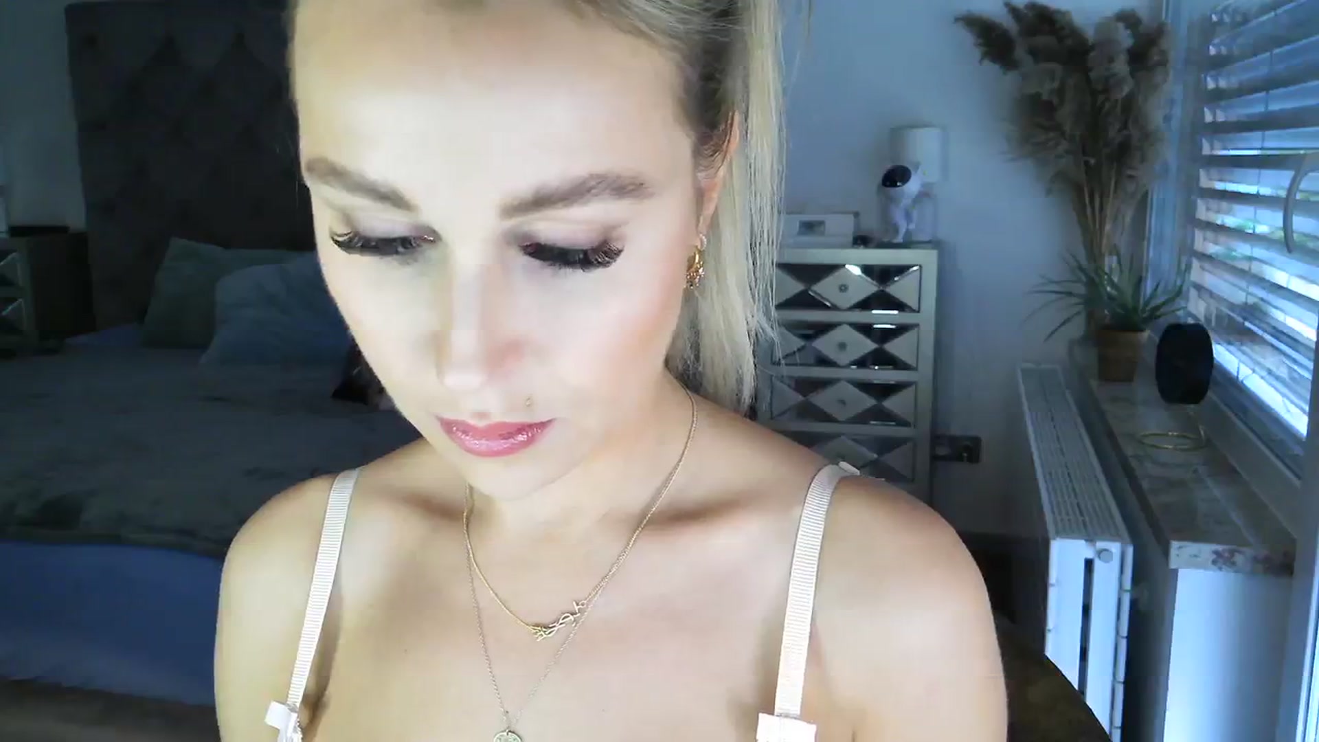 Gallery image thumbnail from CocoMia's myfreecams stream on, 01/03/2024, 09:51 image 2 of 20