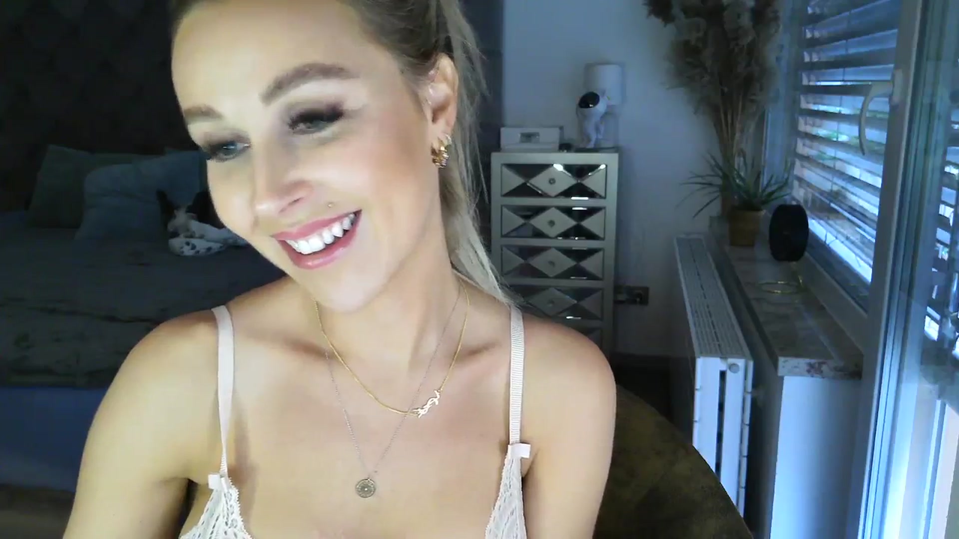 Gallery image thumbnail from CocoMia's myfreecams stream on, 01/03/2024, 09:51 image 19 of 20