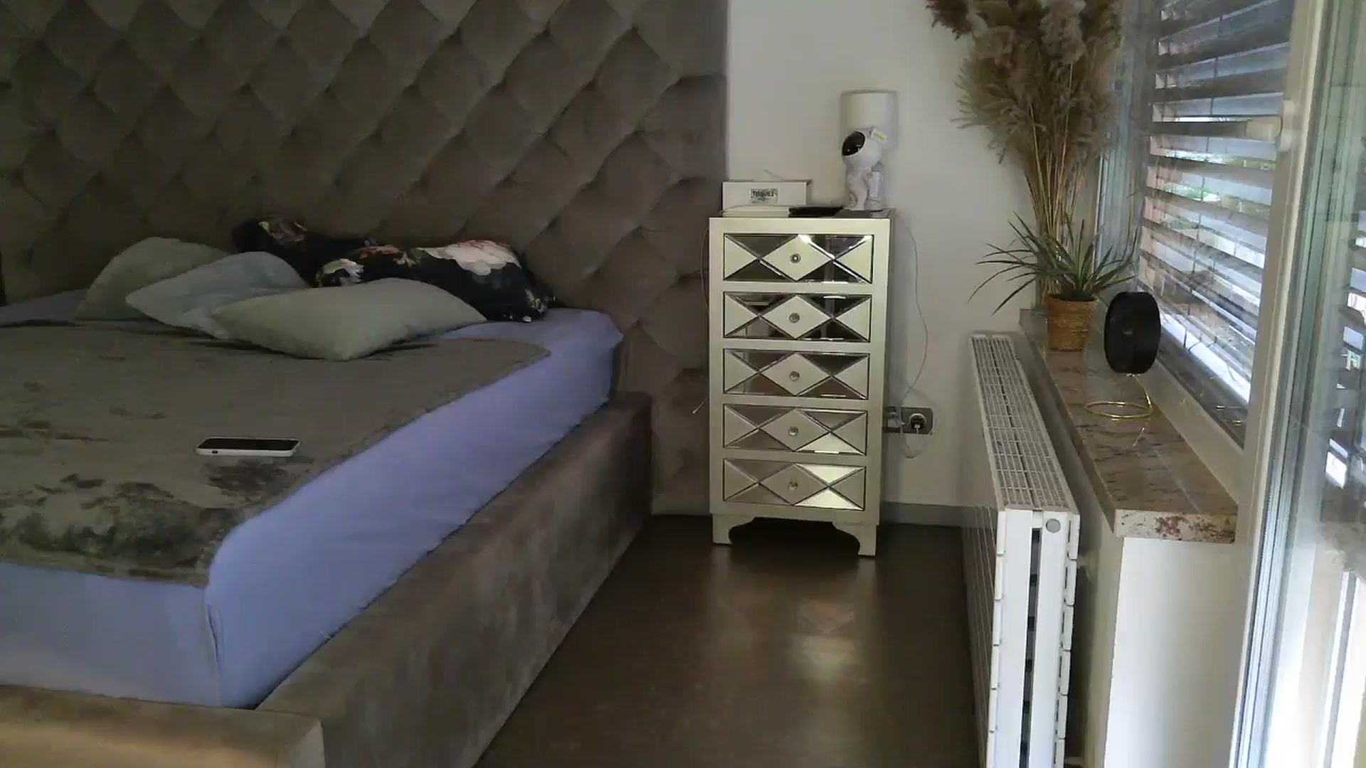 Gallery image thumbnail from CocoMia's myfreecams stream on, 01/03/2024, 13:41 image 6 of 20