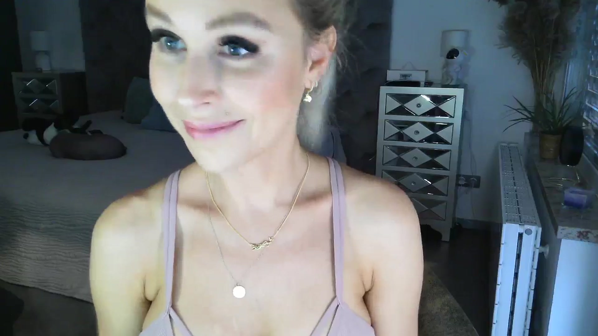 Gallery image thumbnail from CocoMia's myfreecams stream on, 01/12/2024, 13:41 image 19 of 20