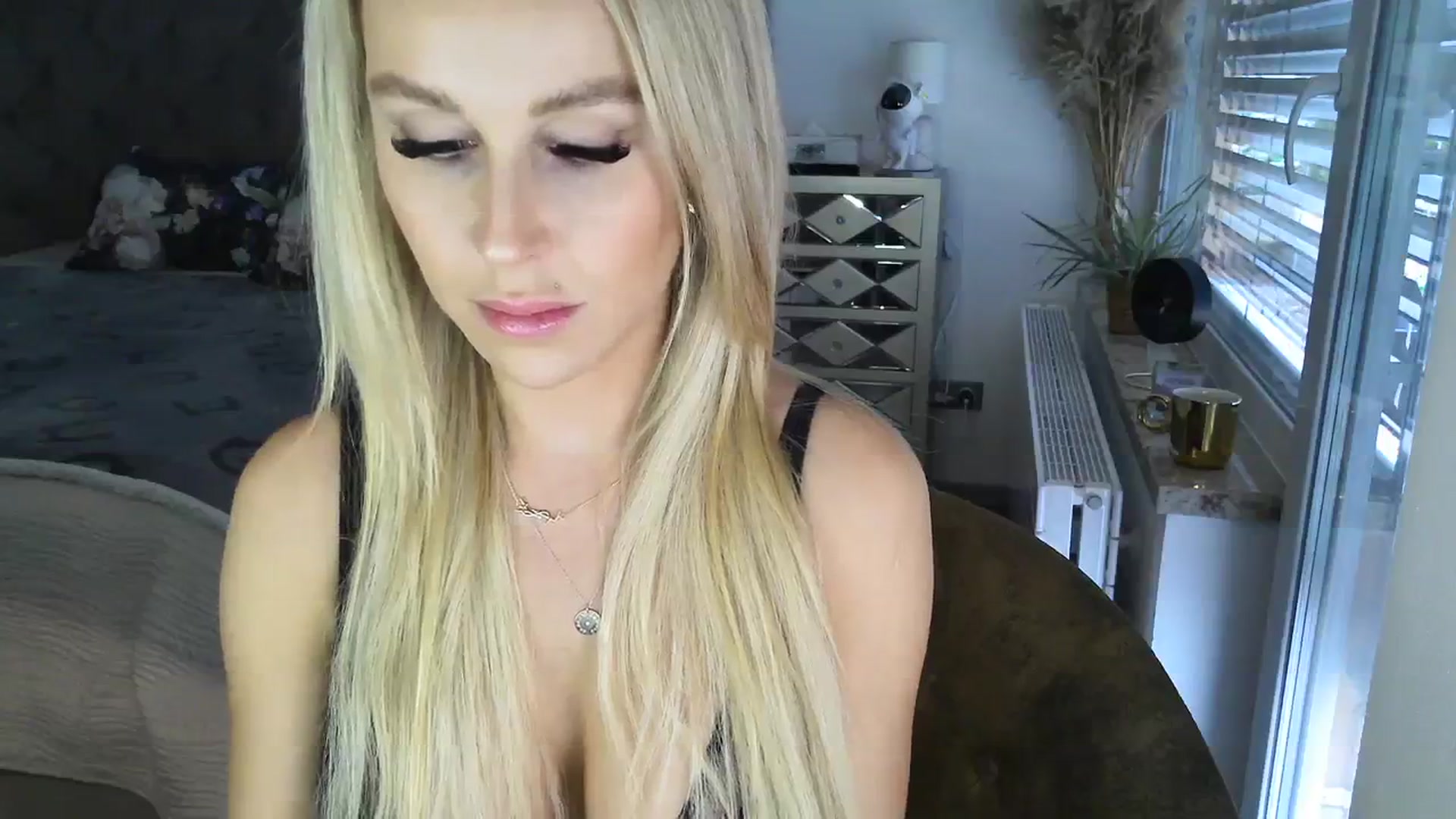 Gallery image thumbnail from CocoMia's myfreecams stream on, 01/17/2024, 13:43 image 2 of 20