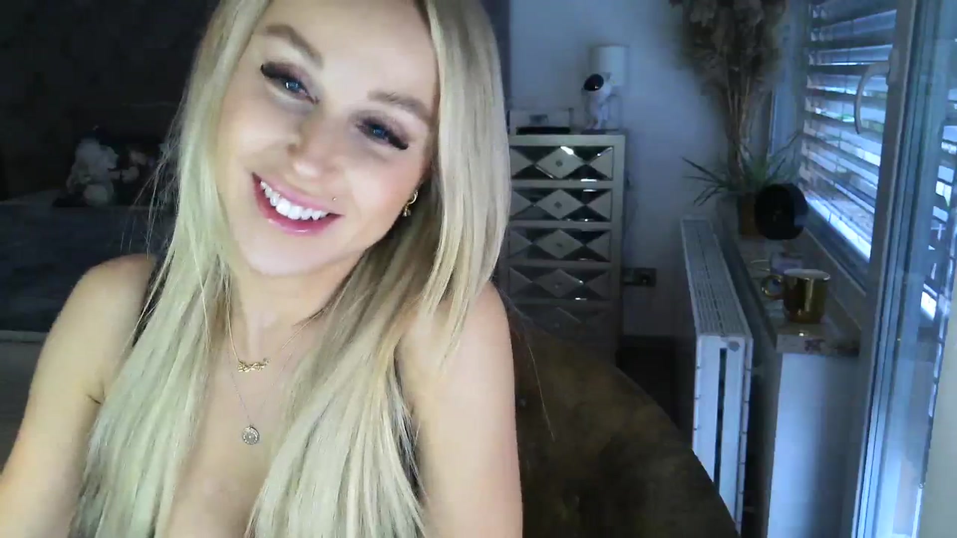Gallery image thumbnail from CocoMia's myfreecams stream on, 01/17/2024, 13:43 image 11 of 20