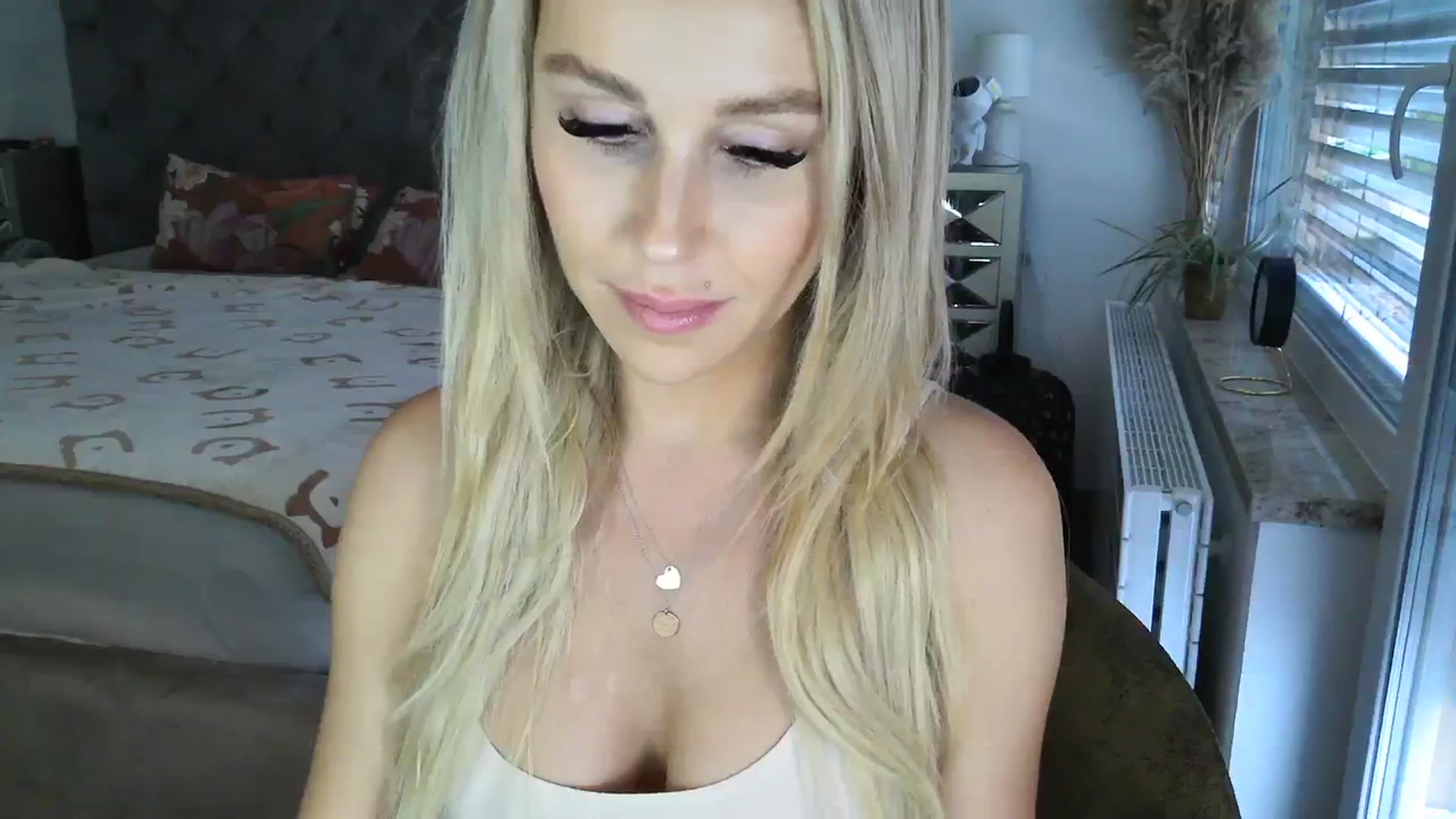 Gallery image thumbnail from CocoMia's myfreecams stream on, 02/07/2024, 13:35 image 6 of 20