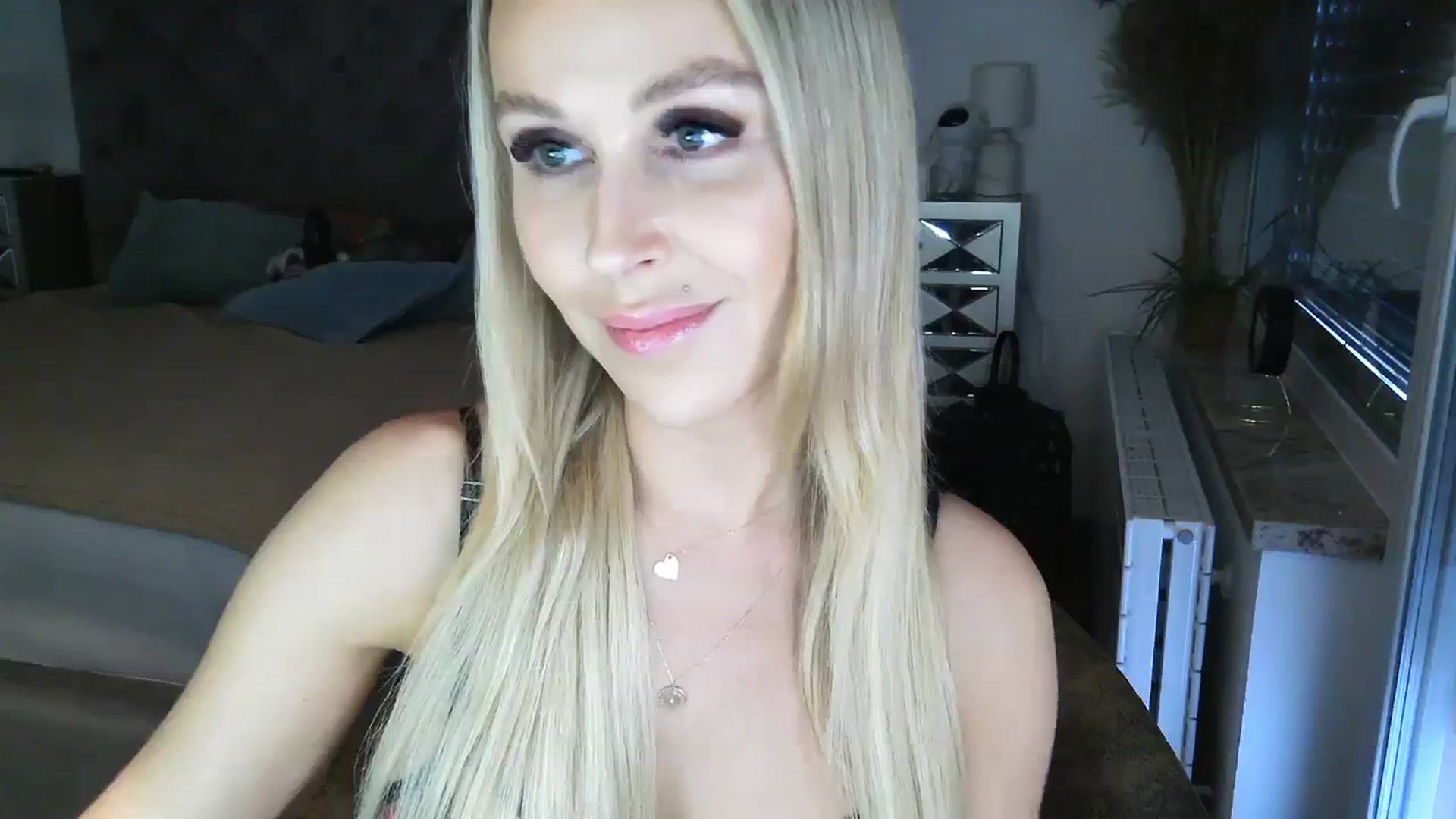 Gallery image thumbnail from CocoMia's myfreecams stream on, 02/12/2024, 13:40 image 16 of 20