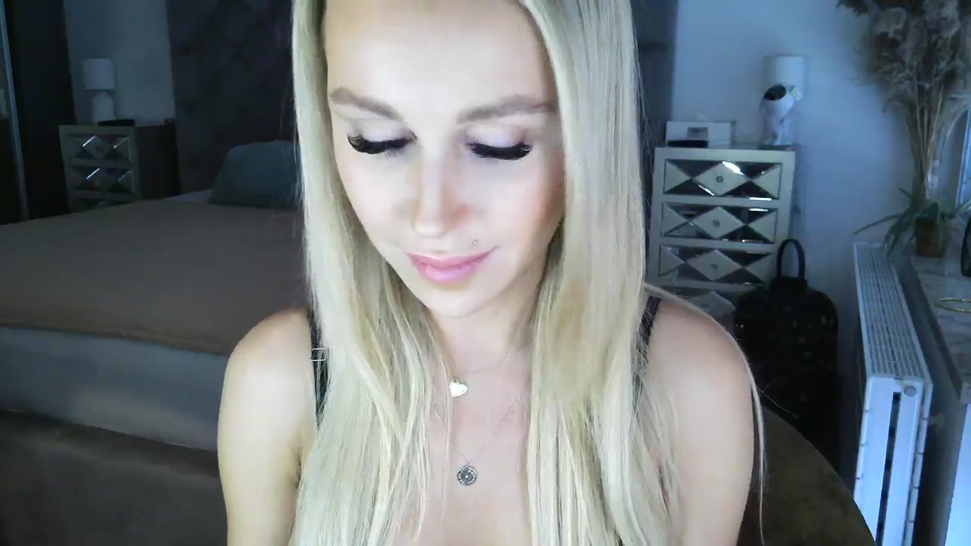 Gallery image thumbnail from CocoMia's myfreecams stream on, 02/14/2024, 13:40 image 13 of 20