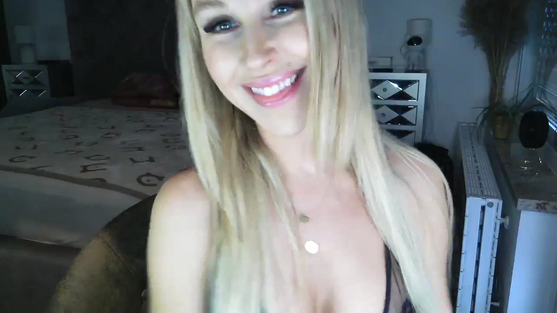 Gallery image thumbnail from CocoMia's myfreecams stream on, 03/13/2024, 12:46 image 12 of 20
