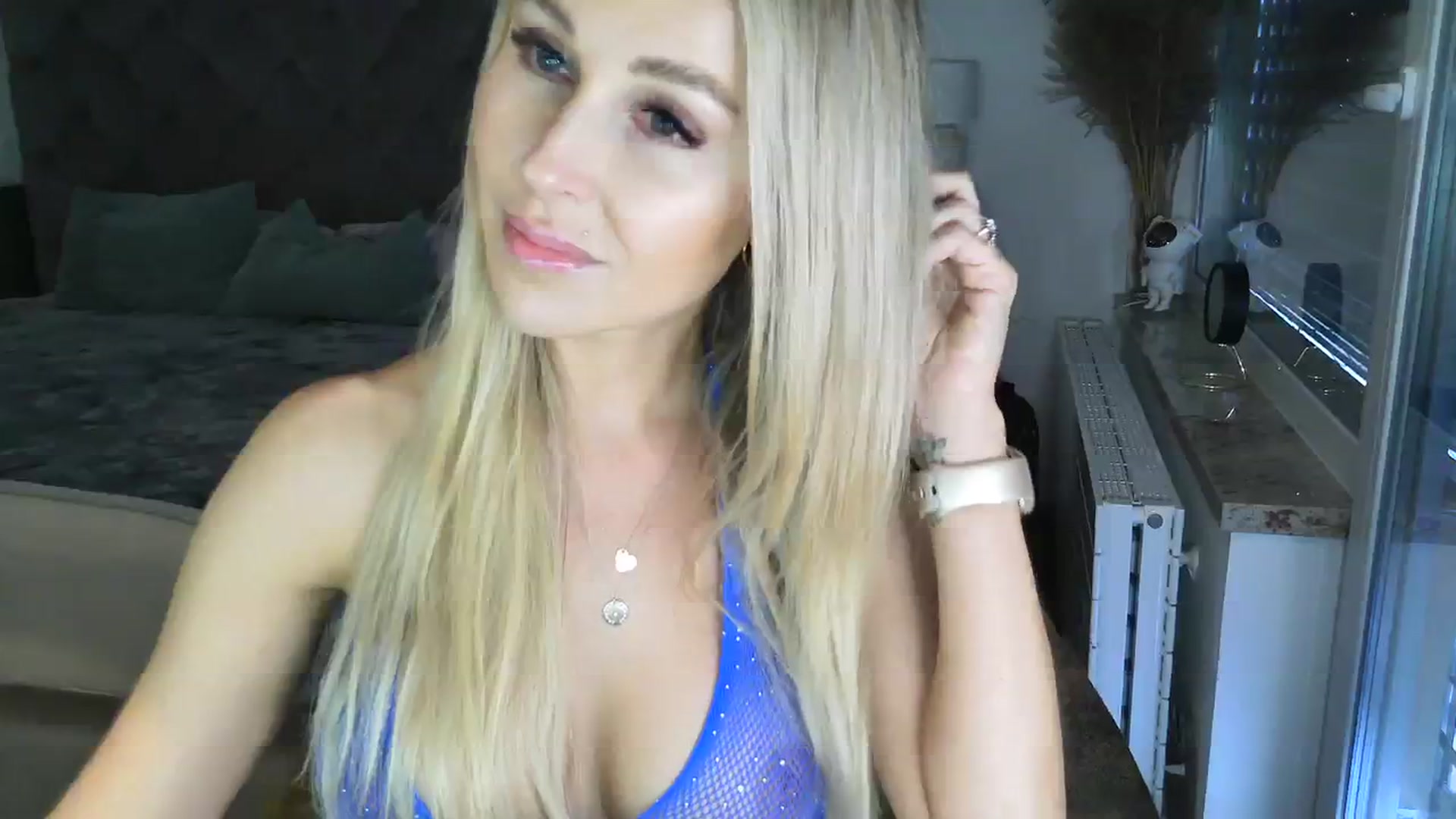 Gallery image thumbnail from CocoMia's myfreecams stream on, 04/03/2024, 08:03 image 8 of 20