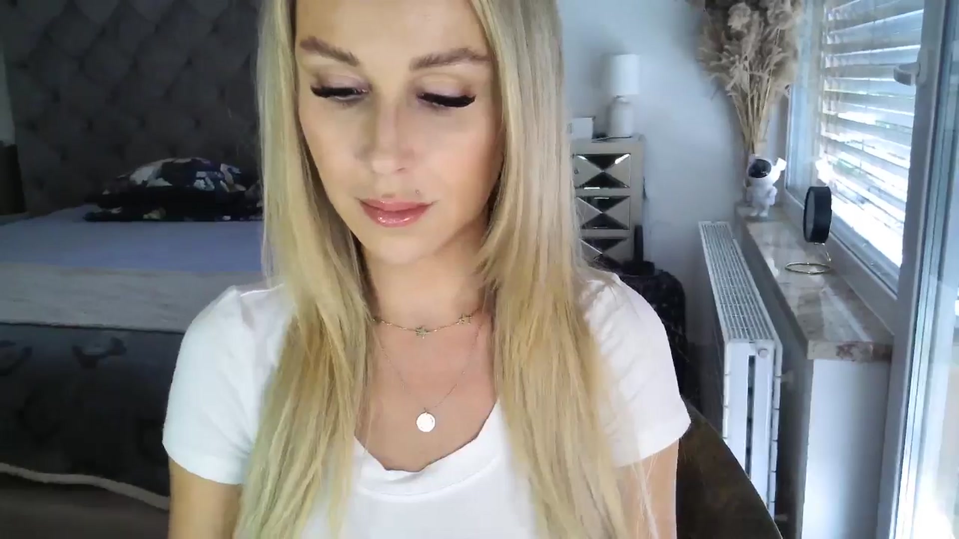 Gallery image thumbnail from CocoMia's myfreecams stream on, 04/22/2024, 12:38 image 2 of 20