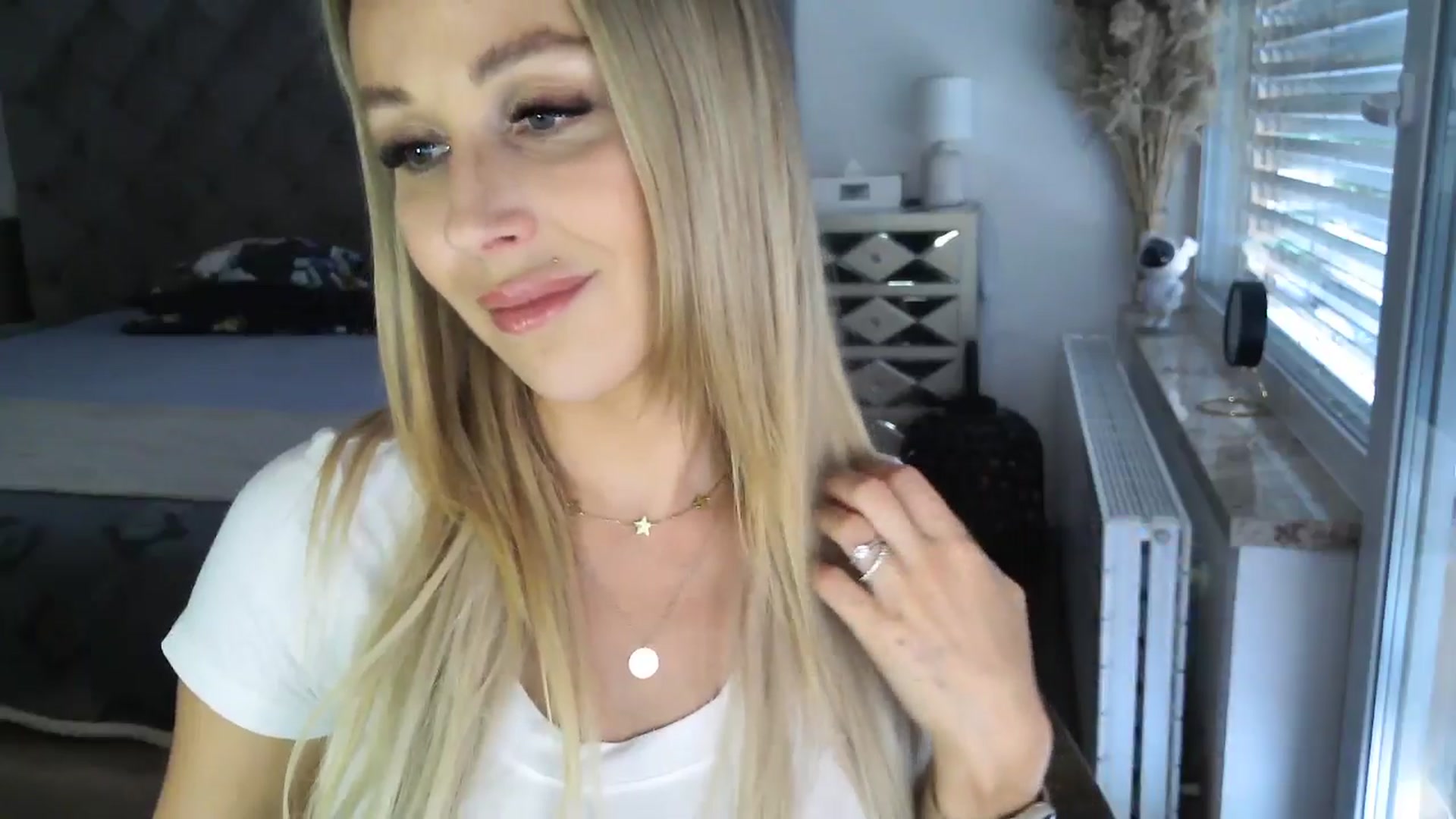 Gallery image thumbnail from CocoMia's myfreecams stream on, 04/22/2024, 12:38 image 6 of 20