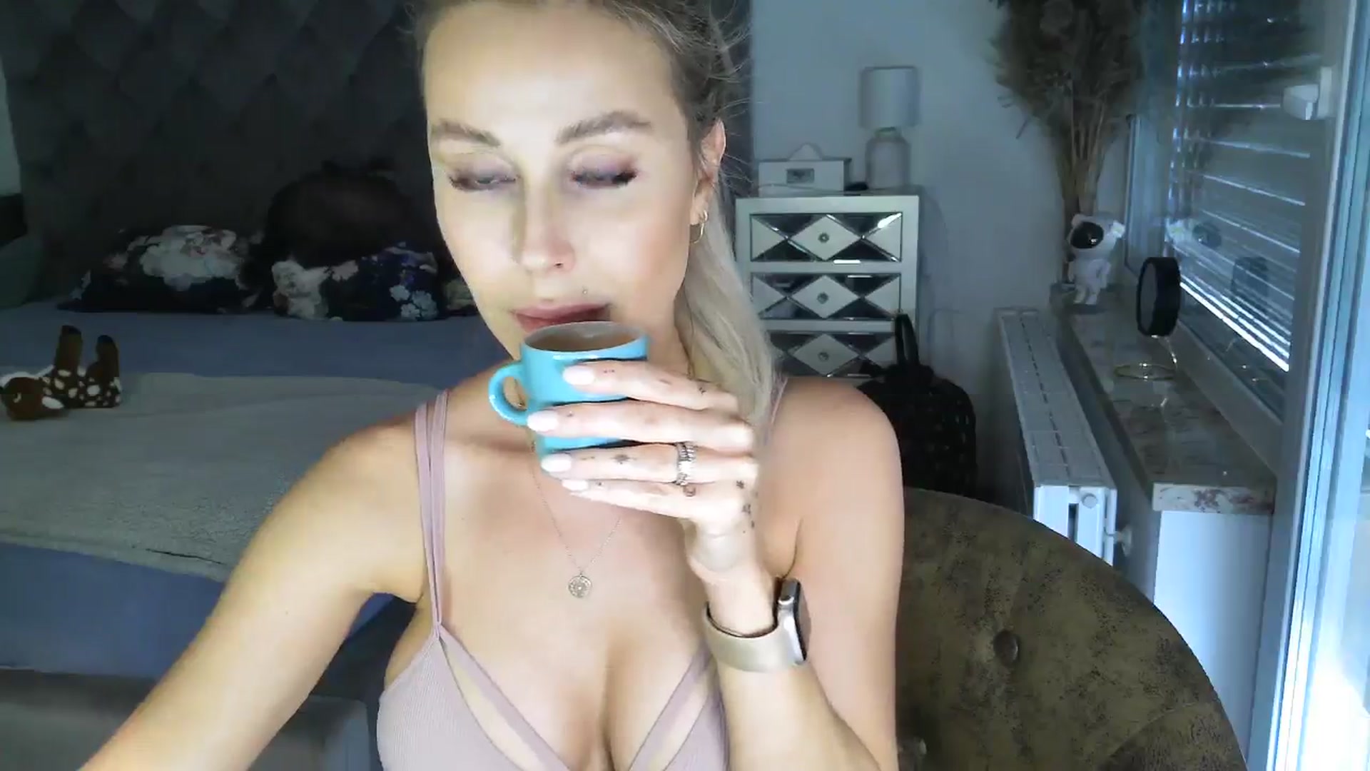 Gallery image thumbnail from CocoMia's myfreecams stream on, 04/26/2024, 12:14 image 2 of 20