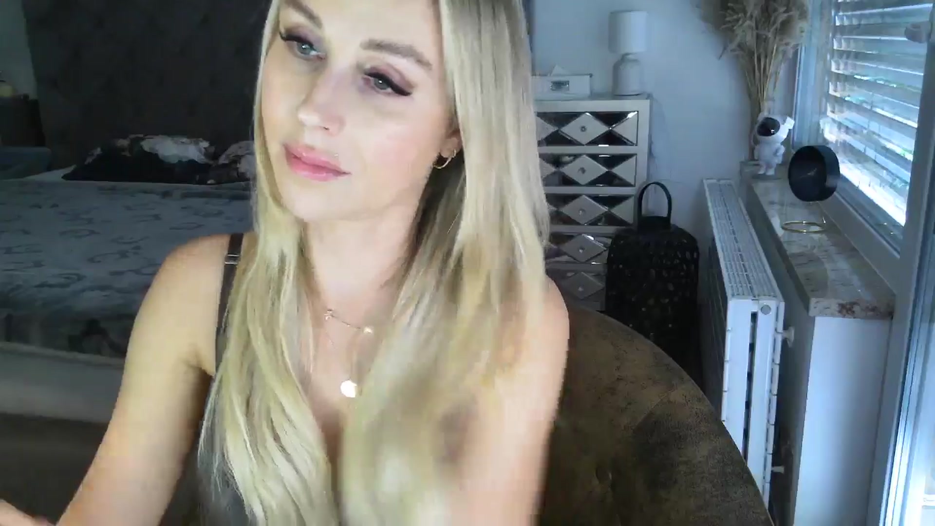 Gallery image thumbnail from CocoMia's myfreecams stream on, 05/03/2024, 12:07 image 19 of 20