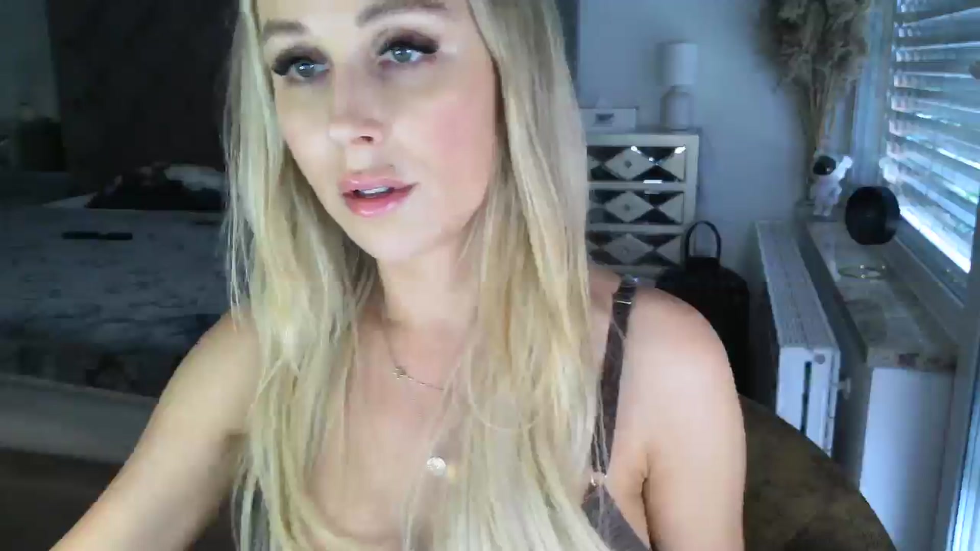 Gallery image thumbnail from CocoMia's myfreecams stream on, 05/03/2024, 12:30 image 19 of 20