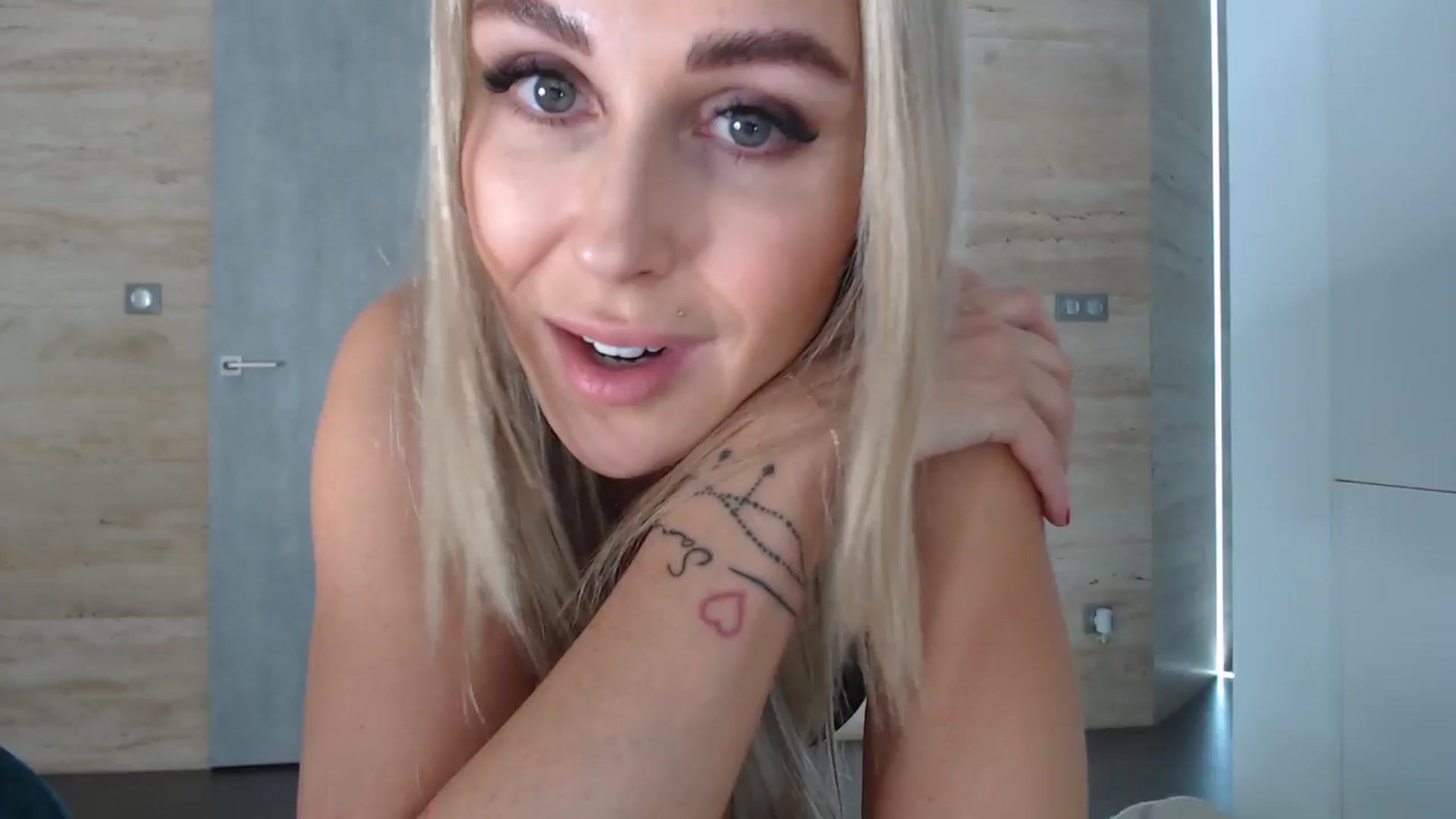 Gallery image thumbnail from CocoMia's myfreecams stream on, 05/28/2024, 12:45 image 4 of 20