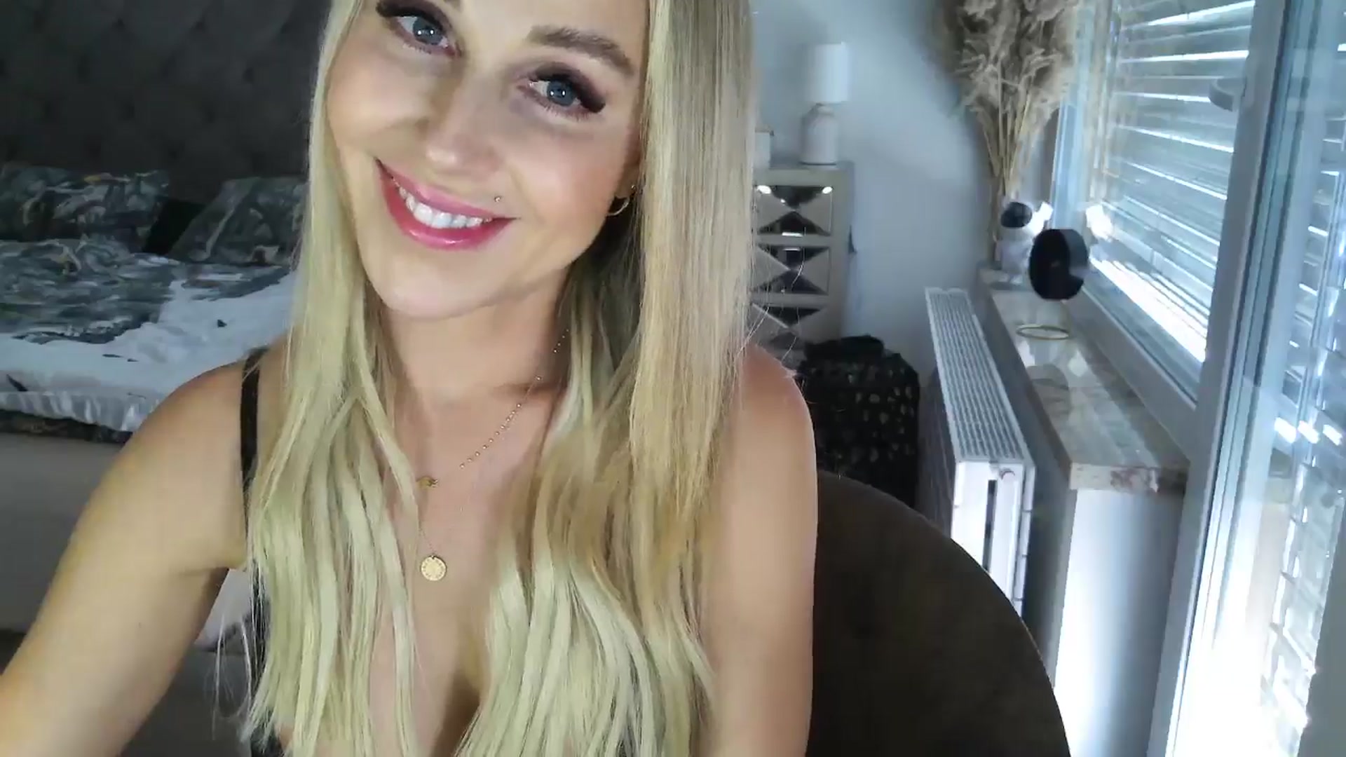 Gallery image thumbnail from CocoMia's myfreecams stream on, 06/06/2024, 12:51 image 4 of 20