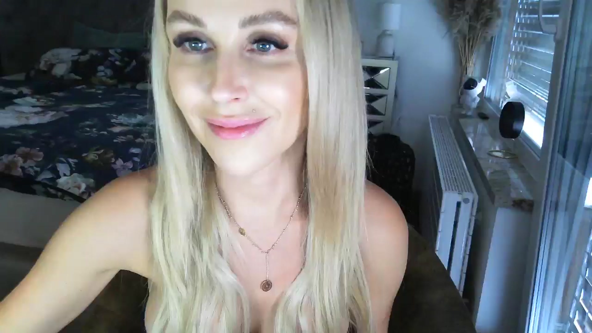 Gallery image thumbnail from CocoMia's myfreecams stream on, 06/20/2024, 09:09 image 11 of 20