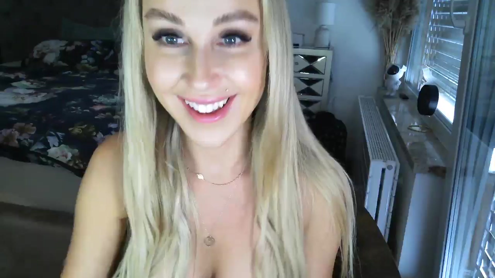 Gallery image thumbnail from CocoMia's myfreecams stream on, 06/20/2024, 09:09 image 14 of 20