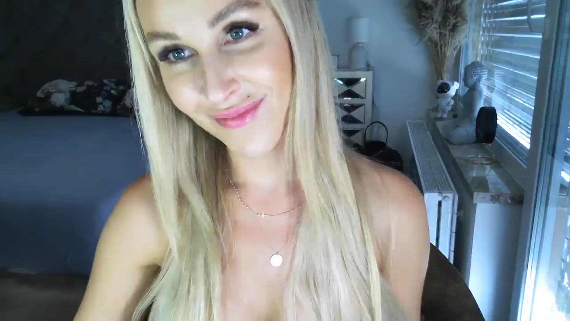 Gallery image thumbnail from CocoMia's myfreecams stream on, 06/26/2024, 11:02 image 20 of 20