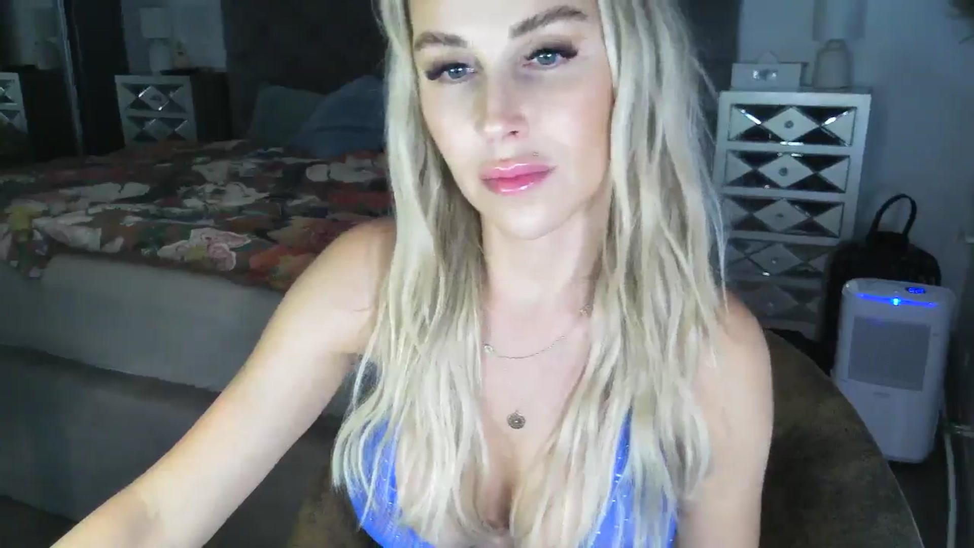Gallery image thumbnail from CocoMia's myfreecams stream on, 10/03/2024, 11:53 image 18 of 20