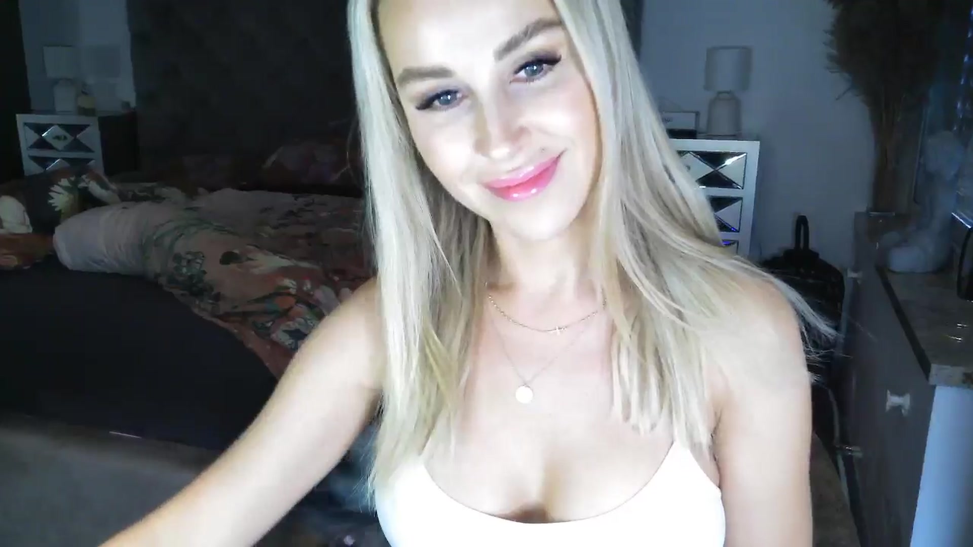 Gallery image thumbnail from CocoMia's myfreecams stream on, 10/18/2024, 07:20 image 2 of 20