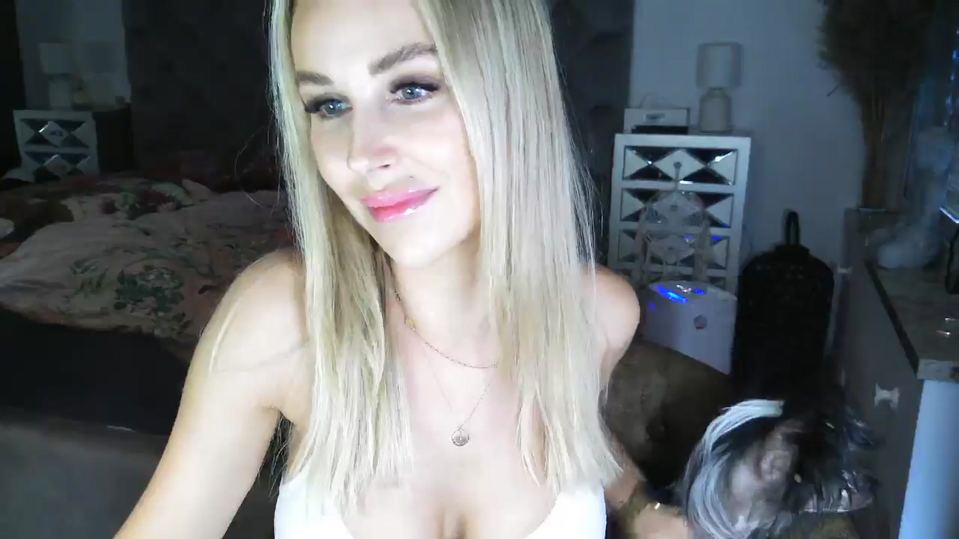 Gallery image thumbnail from CocoMia's myfreecams stream on, 10/18/2024, 07:20 image 18 of 20